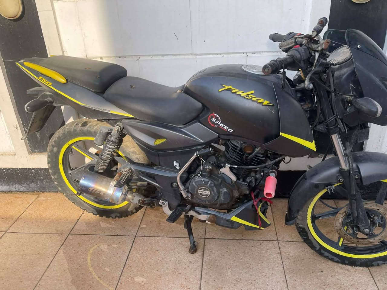 سلام عليكم دراجه بولسر للبيع 2022
عندي القبق  مال الدهن مفطور أو هاذه يتبدل سعره كلش مناسب أو اني متوازي عله بيعته أوراقه كامله السعر مليون أو ميه أو بيه مجال حك الجيه عنواني بغداد الدوره المهديه الثالثة ***********الدراجه مثل ما موضحه بل صوره أوراقه كامله
