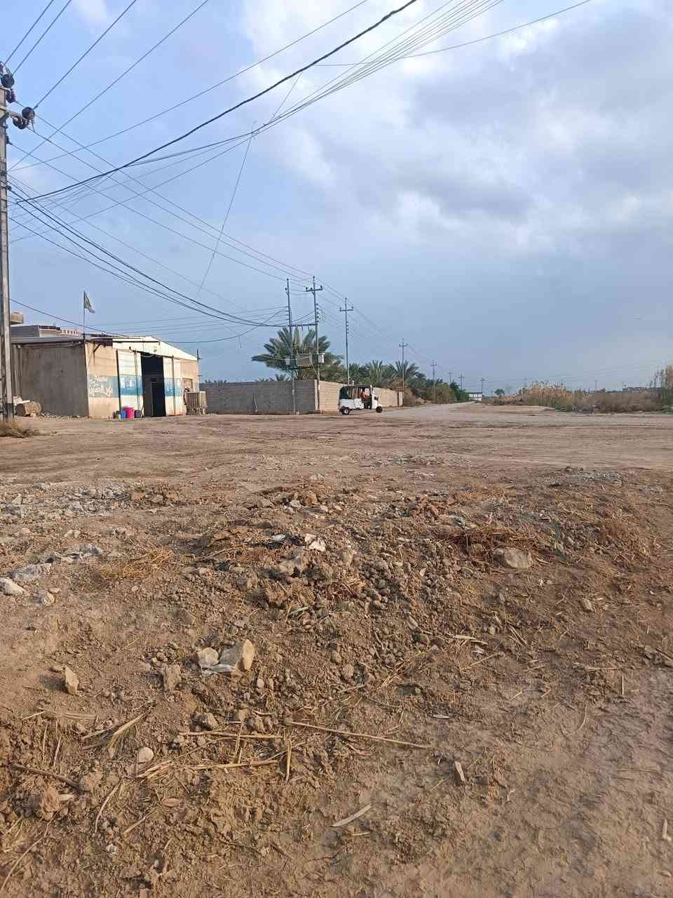 سلام عليكم
قطعه على طريق الساجت قرب الاساله مال ماي تبعد عن التبليط تقريبا 100 متر او اقل العرض 9 والطول 34 السعر 15 وبيها مجال للاستفسار ***********
