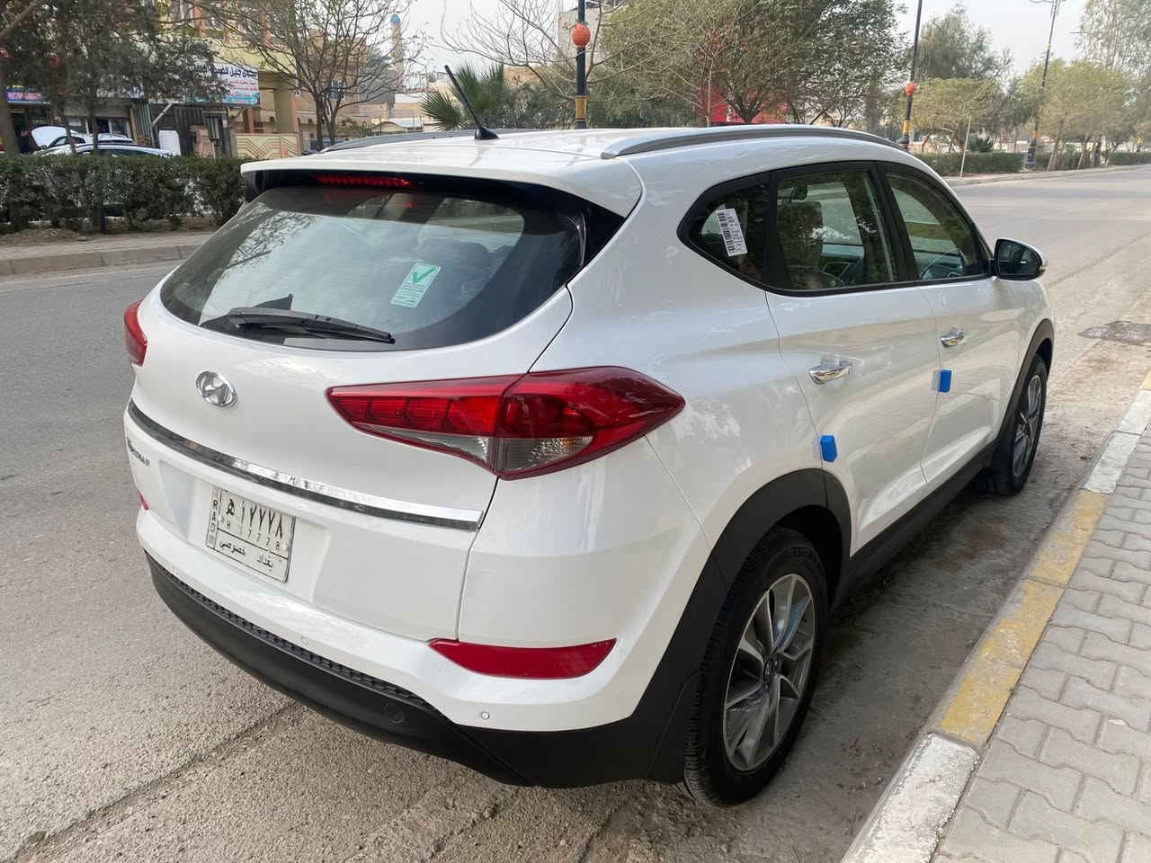 السلام عليكم 
للبيع توسان ٢٠١٨ خليجي مكفوله من صبغ السونار موجود ماشيه 78 السياره جديده 
مواصفات 
دبل لد 
شباك ستيل 
يدات ستيل 
سايد بريك بالقدم 
انضمه قياده 
كامره خلفيه دواره 
شاشه 
قطعتين تبريد 
تحكم ستيرن فول 
مري شفط 
خمسه ويل كب 
حساس خلفي 
حداديه امامي خلفي جديد
تخم تاير جديد 
مكاني- ديالى- بعقوبة 
السعر  182 وبيه مجال للطيبين 
الاستفسار ٠٧٧٢ ١٧١ ٢٣٩٥
