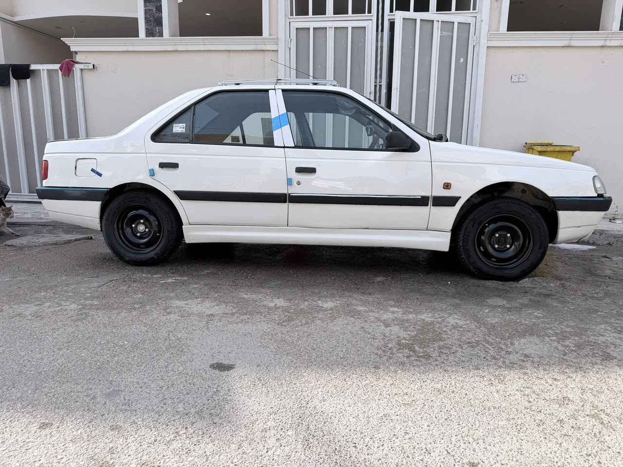 السلام عليكم 
بيجو glx مديل ٢٠٠٩ 
السيارة جديدة 
صدر جديد امامي خلفي 
تايرات جدد
تبريد شغال 
السعر ٤٠ وبيهة مجال بسيط
مكاني بغداد جكوك 
***********
