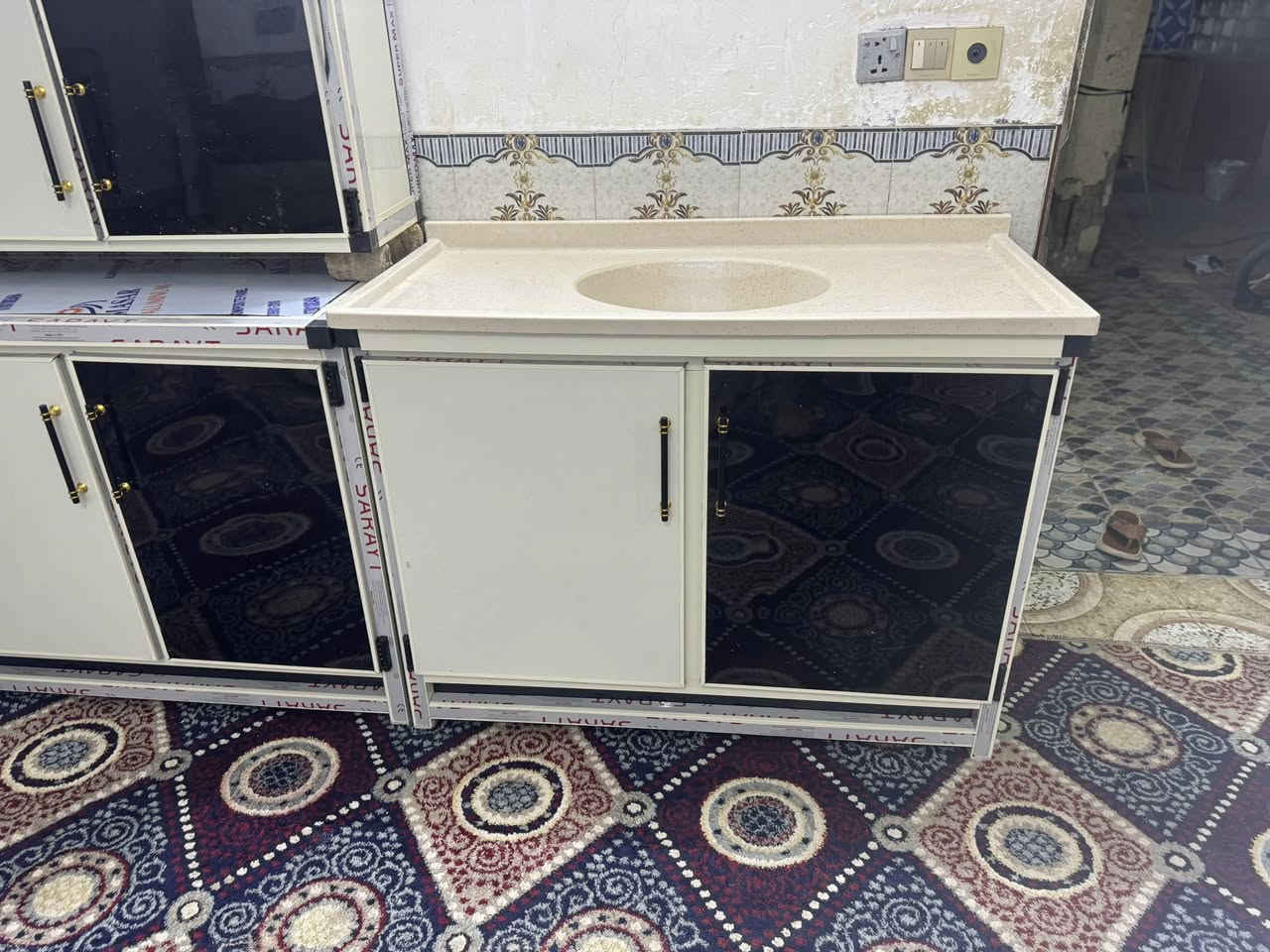 السلام عليكم
كاونتر قياس مترين + معلق
سنك مرمر قياس 120 للتفاصيل خاص او واتس اب 
***********
