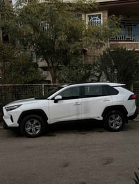 للبيع راف فور 2025XLEماشية 5الاف وقابل للزيادة حادث دعامية امامية ومبد...