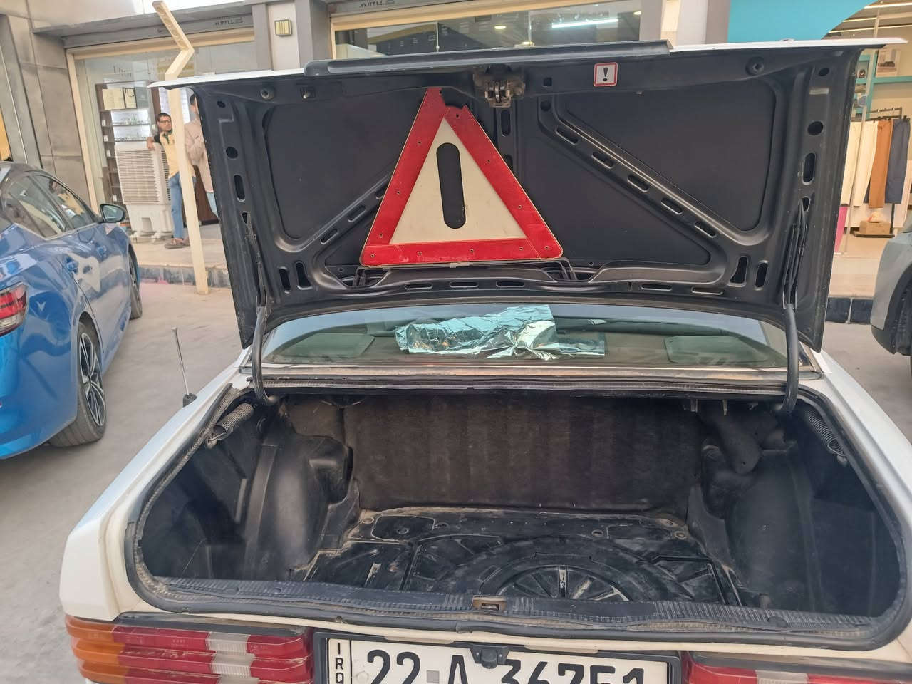 🚗 للبيع: مرسيدس 190 (طيارين) موديل 1990 🚗
​السيارة بنظافة ممتازة وجاهزة للاستخدام، ومواصفاتها كالتالي:
​المحرك: بلاد (بحالة ممتازة).
​الموديل: 1990.
​الأوراق: السنوية باسمي (تحويل مباشر).
​السعر: 57 وبيه مجال شوية للطيبين.
​📞 للاستفسار والتواصل:
​للمزيد من التفاصيل أو المعاينة، يرجى الاتصال على الرقم:
📱 ***********

