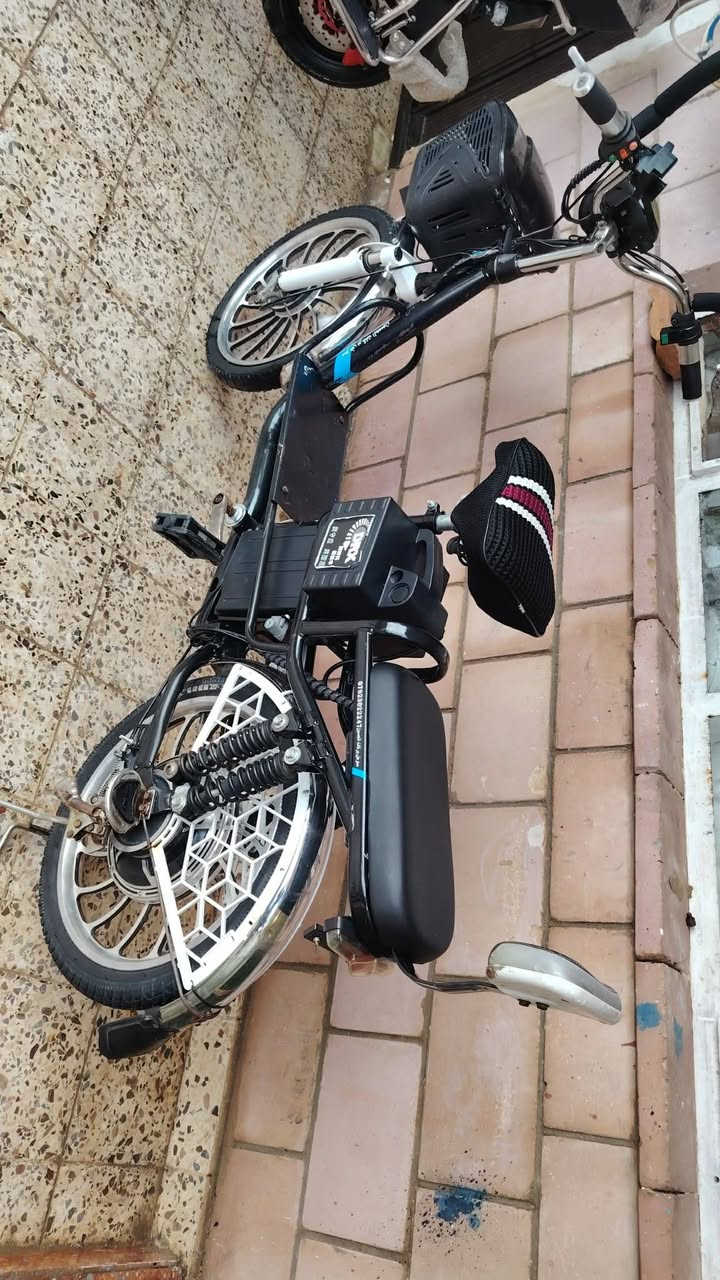 سلام عليكم للبيع موطور شحن كامل مكمل من كلشي باتريات تخم جديد بلكورتون والك الفحص تايرات جدد برغي مابي نقص السعر 300وبي مجال للاتصال ***********
