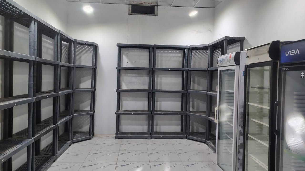 غراض محل البيع ميز رفوف بلاستك عارضات تفاصيل عل رقم ***********
