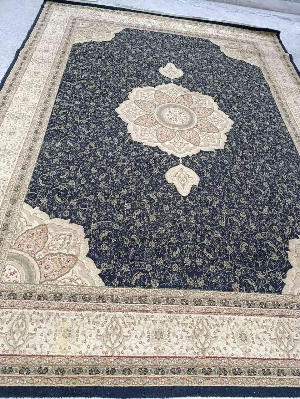 زولية تركي قياسه 3 في 4 نظيفة للبيع وعندي توصيل *********** بي واتساب
