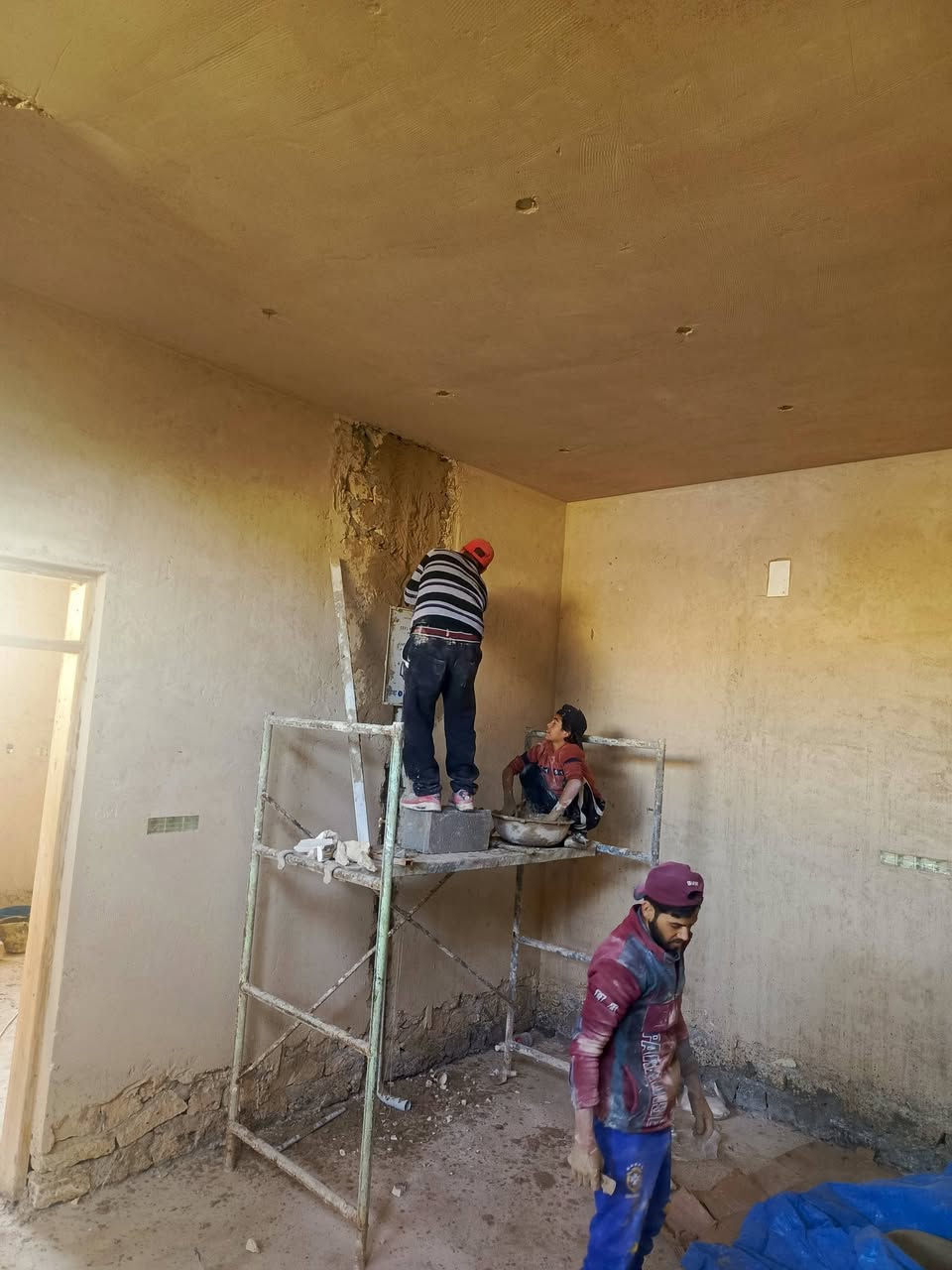 اي واحد يحتاج خلفة اصطار احنه بالخدمة
المتر ب3 اصطار وابياض المتر5.مع توفر كادر عمل كامل ***********
