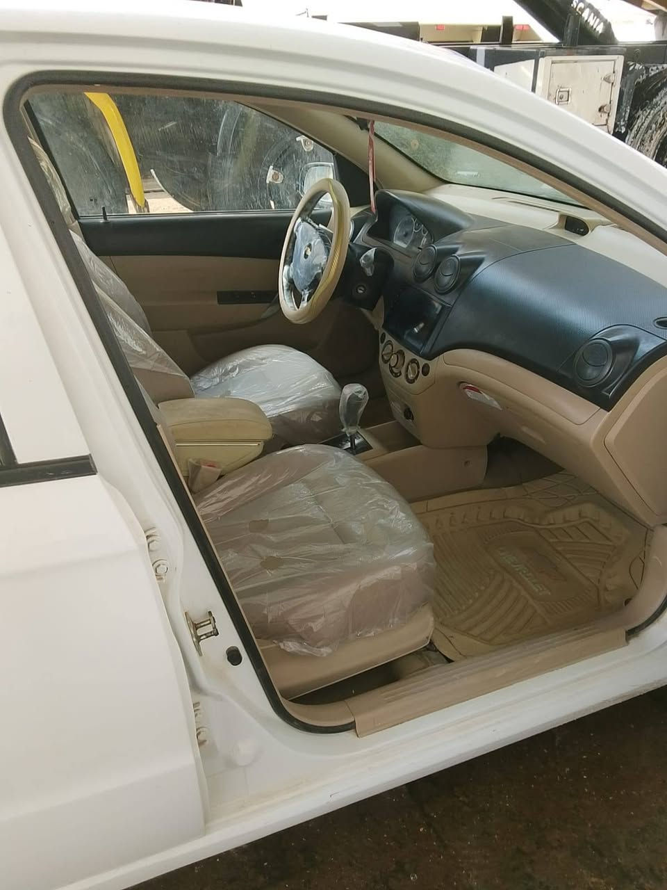 السلام عليكم 
 افيو 2011  خليجي محرك 1600 المفتوح   سنويه ورقم جديد 2029  محرك وكير كفاله تتفئه وتبريد بيها صبغ قليل بلباب  بدون ضربه  سياره جاهزه مابيها اي نقص تحويل مباشر 
السعر 80 وبيها مجال العنوان النهروان 
***********
