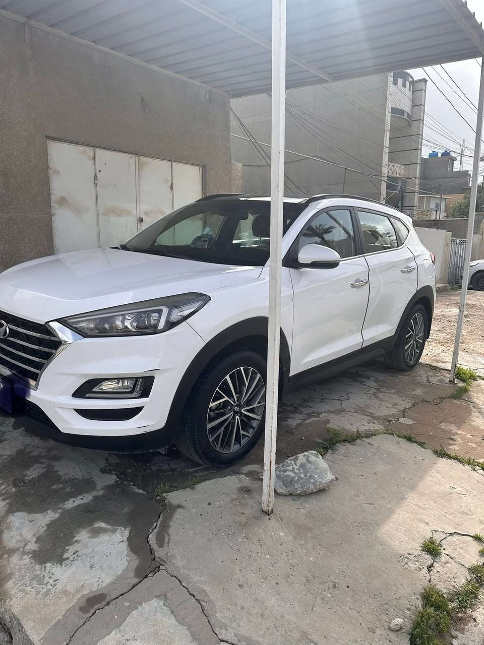 توسان ٢٠١٩ خليجي مكفولة من الصبغ 

رقم بغداد الماني تحويل مباشر 

ماشية ٩٠ الف مواصفات بصمة بانوراما حساس امامي خلفي كامرة خلفية كشن السائق كهرباء وكشنات جلد

بها رصعة بالباب اليمين الامامي مبينة بالصور

السعر ٢٠٠ ورقة وبيها مجال 

للاتصال : ***********
