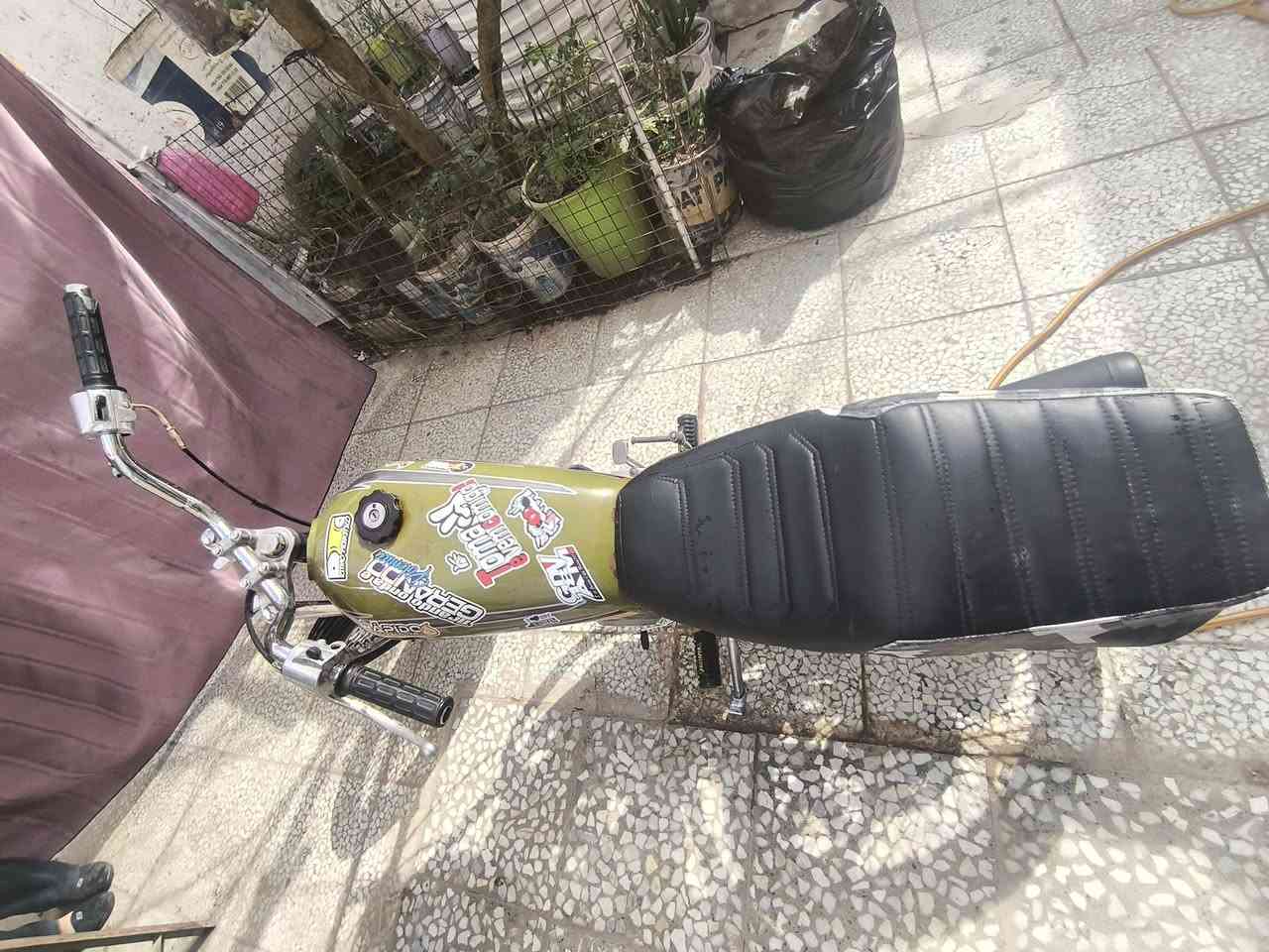 اربعه كير كلك كلك
دراجه محرك ميبخر جديد 
كابريته جديده 
تايرات جديد 
تعمير كله جديد 
مكاني عسكري كبل شارع السبيس 
سعر ٢٧٥ وبيه مجال  ***********
