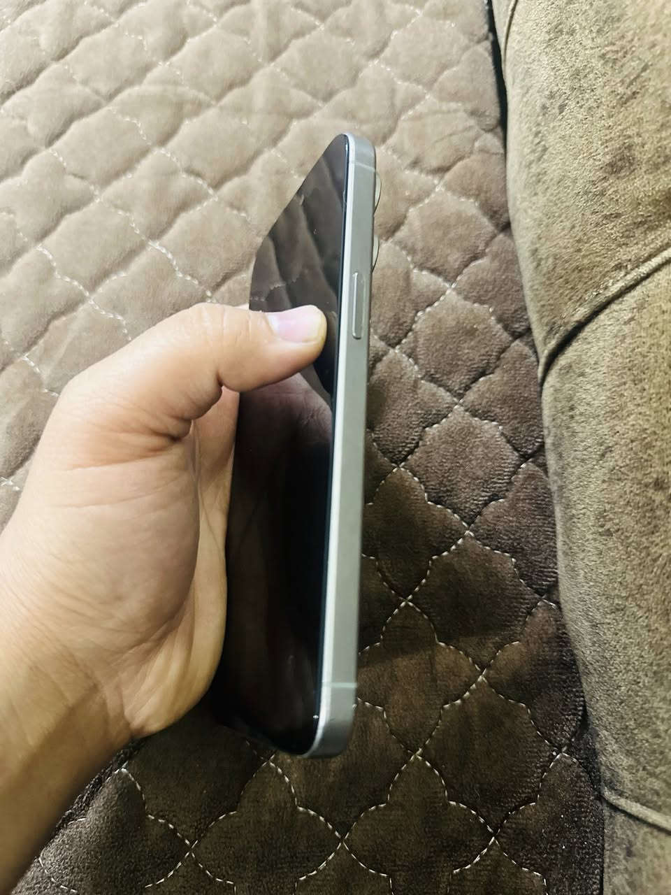 ايفون 15 برو ماكس
ذاكره 256 دبل سيم بطاريه 95 
فقط مبدل شاشه بصمه الوجه شغاله السِعر 700 الف
***********
***********
