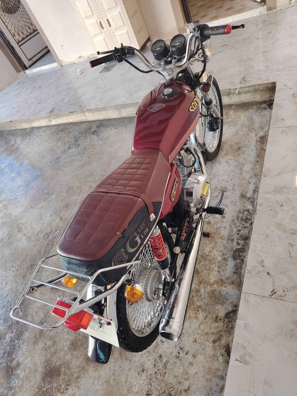 سلام عليكم    دراجة للبيع
سولنك 2023 مكينة ما مفتوحة نضافة كدام العين وضع شركة واحلة من الصور منفيس موجود اوراق موجودة
سعر 650 رجاء الموشراي لا يجي 
***********
