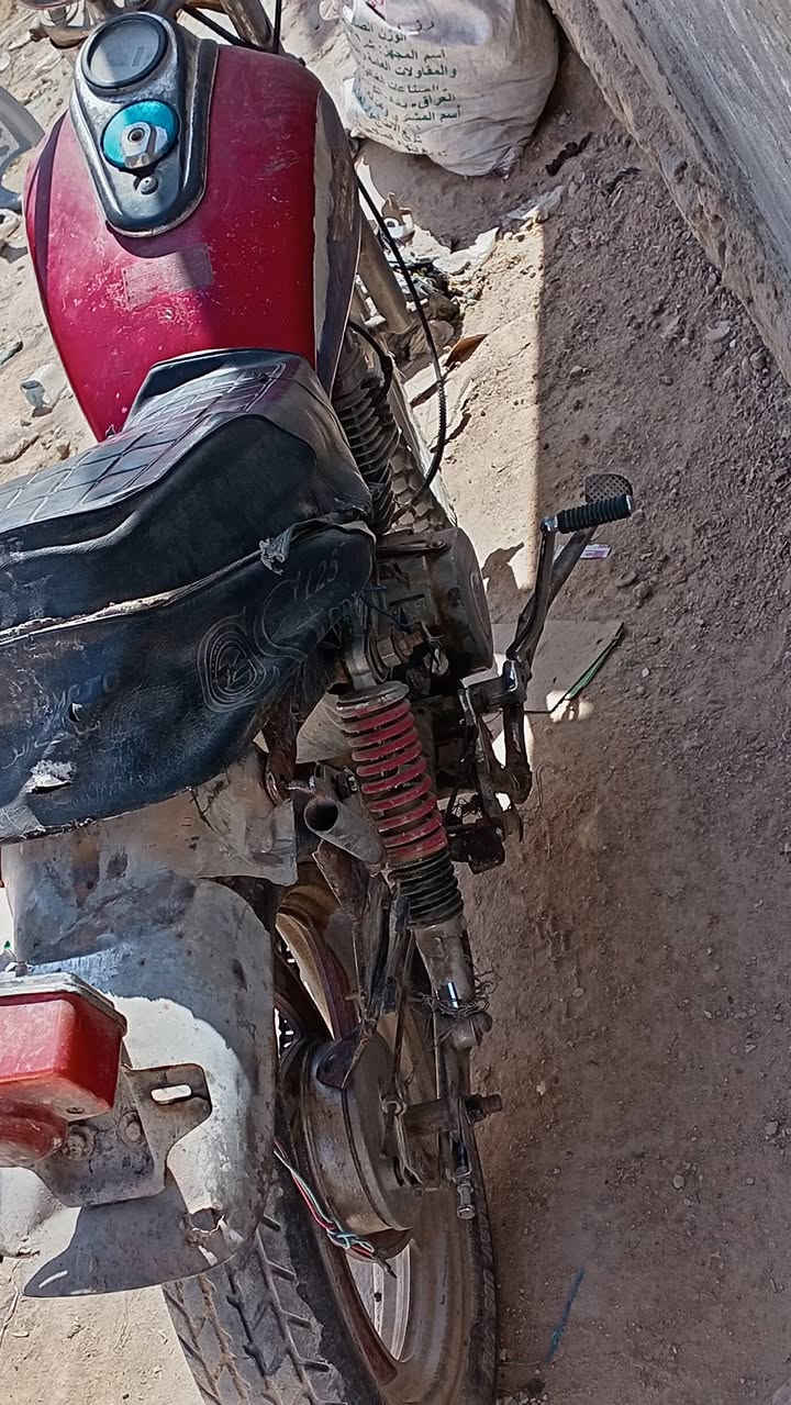 سلام علليكم
دراجه جونده البيع   عندي بس مكاتبته وراقه ضايعه 

محرك فول شلعه

هندر واحد تشتغل

صلانصات يردن شد وكشن

فقط مال واحد ع باب الله

مكانه نجف حي ميسان 

سعره ***********
