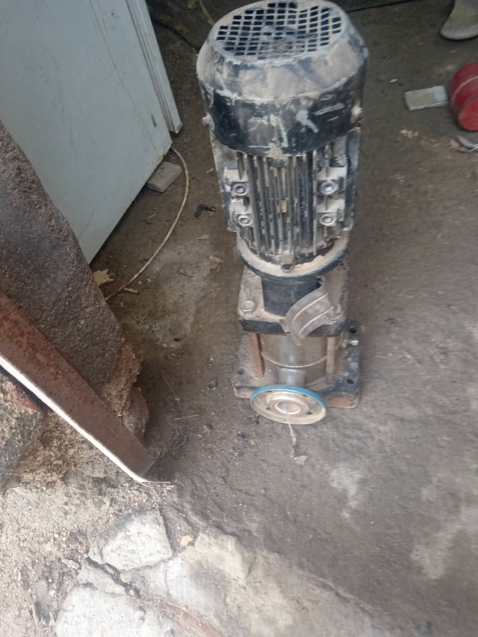 كمبريسر هوا مع ماطورات عموديه للغسل السيارات ثري فيز واحد صيني الثاني دنماركي شغلات وكمبريسر هواء حجم ٦٠٠ التاروسه كاضه ماطور الكمبيسر شغال الحجم ماله سبعه ونص حصان السعر ٥٠٠الف الكمبيسر شغال الماطورات ٢٥٠ الواحد تلفون ***********
