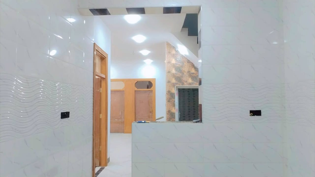 بيت 170 متر للبيع على شارع عرضه 20 متر طابو زراعي سند 25 قرار محكمه والسعر 78 مع المجال العنوان النجف شارع كربلاء نجف عمود 105 مقابيل جسر الشهداء للاستفسار*********** اتصال واتساب
