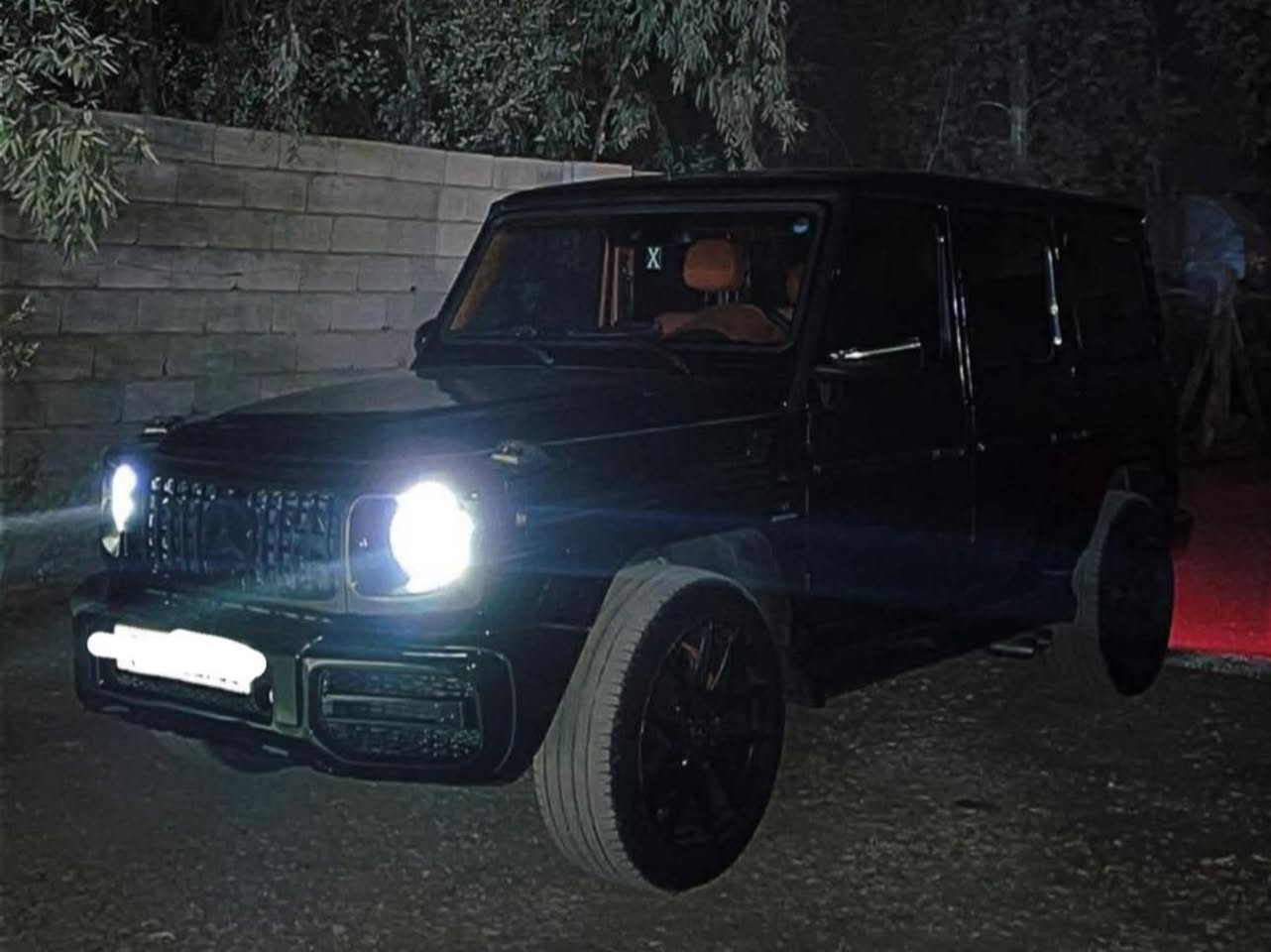 السلام عليكم

 
G63 AMG اصل

V8 twin torbo

مديل 2013 

فول مواصفات 

السيارة بيها صبغ 5 قطع 
كير محرك كفالة
السيارة نصبتها تخبل وحيل حلوه 

مكانها اربيل 
السعر 338 
للاستفسار ***********
