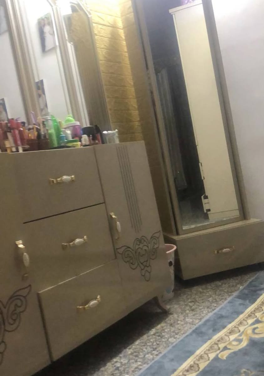 السلام عليكم عندي كنتور وميز وزاويه هيه مرايه وهيه زاويه للبيع السعر 100الف مكان طويريج اليريدهن خلي يتصل علا الرقم متوجده ***********
