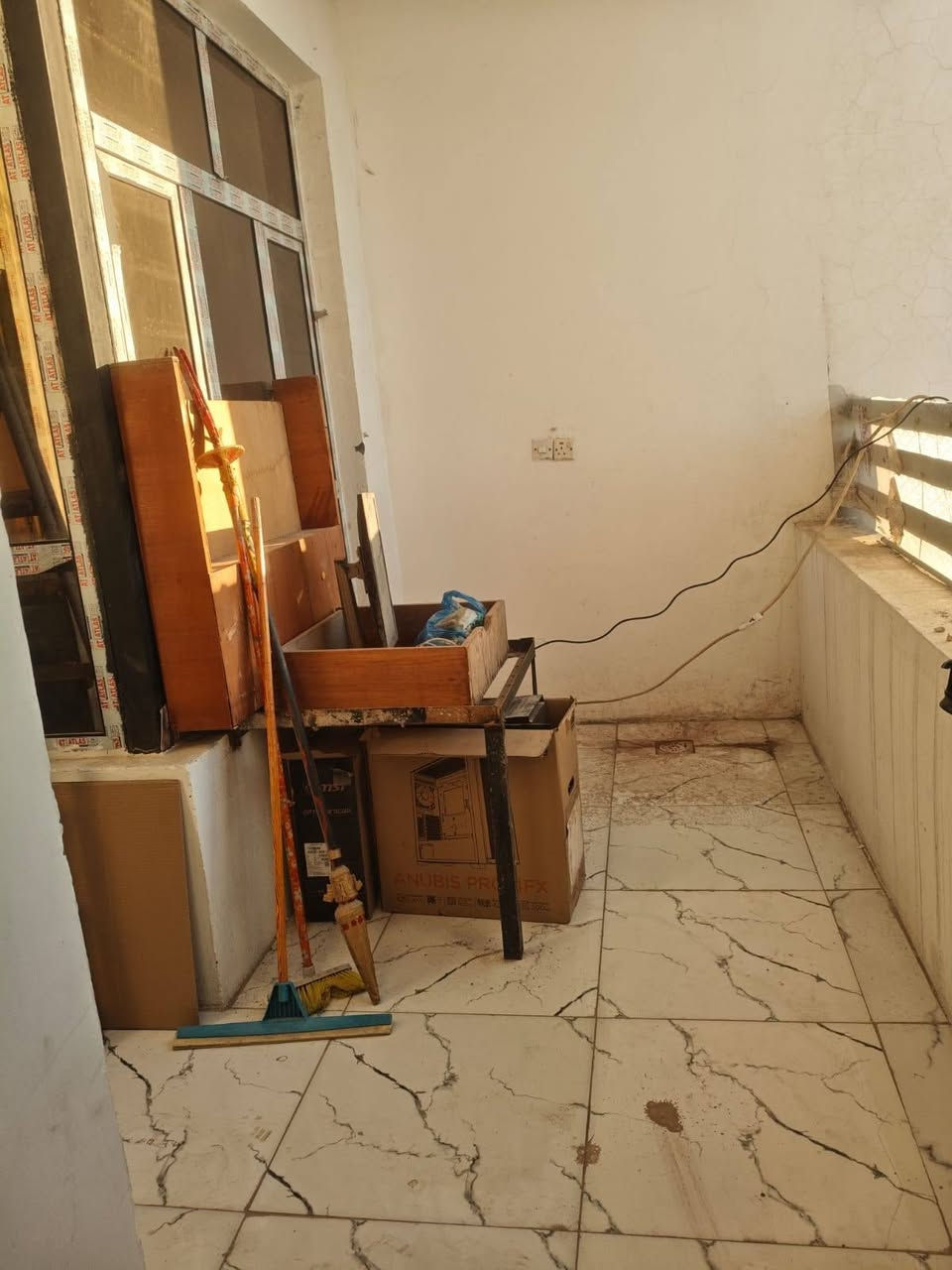 بيت للبيع في البلديات شارع المرور مساحه 100متر 3طوابق الواجها 7 نزال 14ونص زراعي بناء حديث ومرتب سعره 150مليون وبي مجال بسيط *********** استفسار

