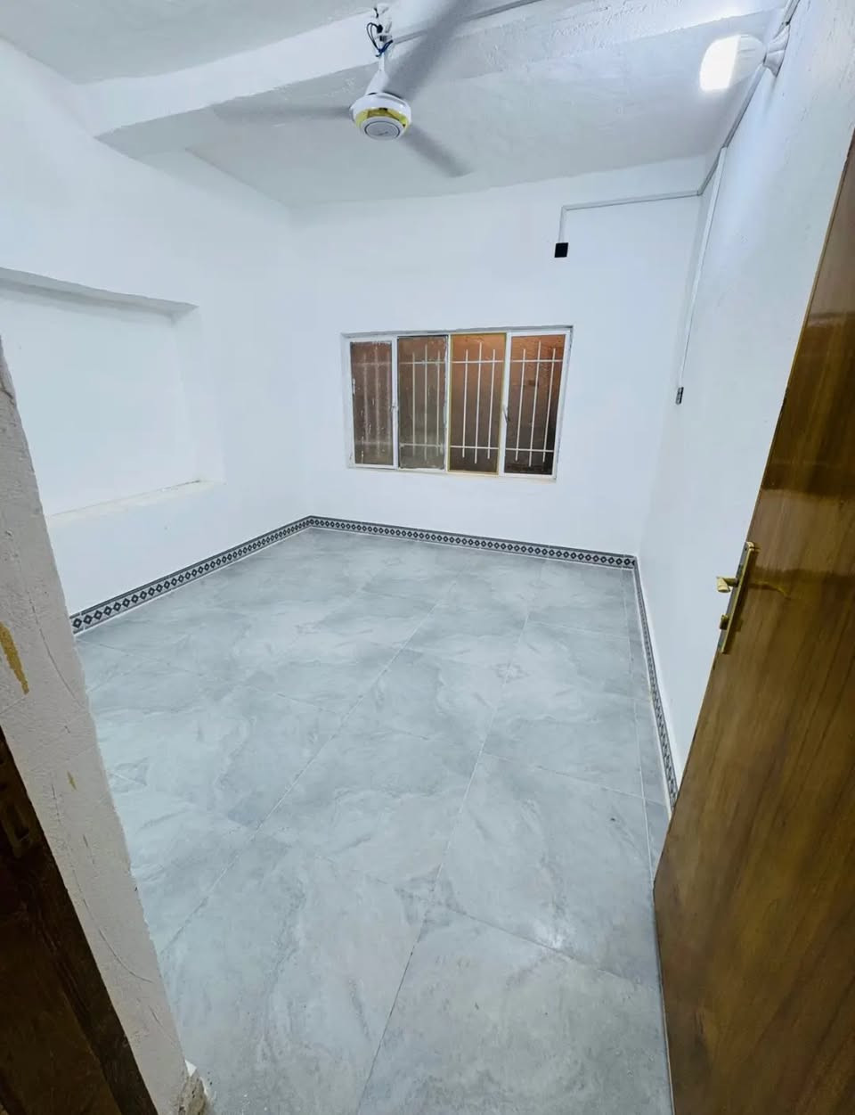 ‏بيت للإيجار 100 متر مربع طابقين يحتوي على ثلاث غرف نوم قرب فلافل سيد بلال
‏‏‏‏‏‏‎‏ ‏*********** ￼
