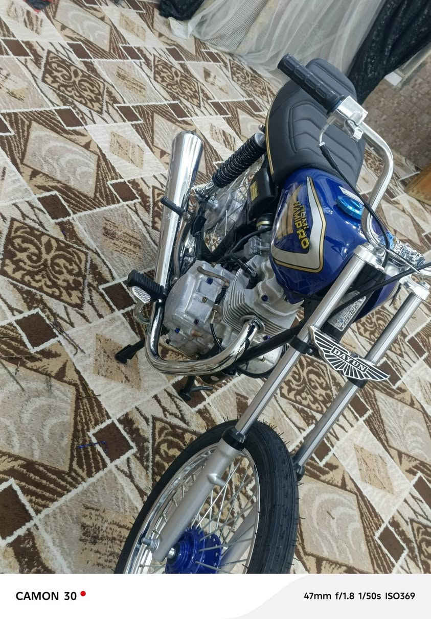 سلام عليكم دراجه نامه للبيع اليوم العصر عمرته غراض كله مال وكيل وكله اصلي ما عدا المكينه هم مال وكيل بس مجفته مرتين 
 شاصي اصولي تصعد هزه وتترقم 
كلشي كامل 
العنوان بصره شط العرب 
السعر مليون 
الرقم ***********
