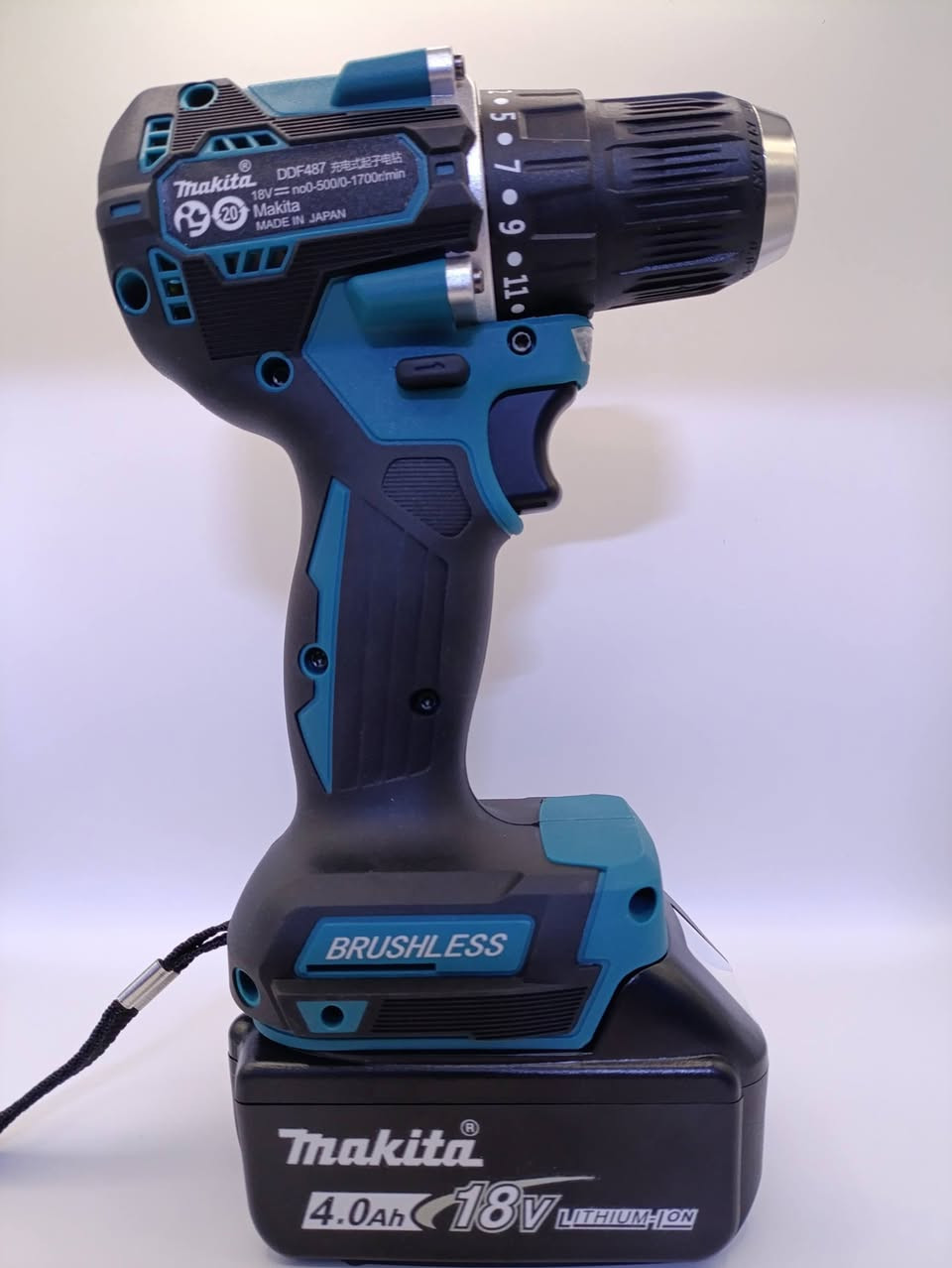 السلام عليكم
اخوان قطعتين دريل ماكيتا صناعه ياباني 
القطع مال امزون يعني بضاعه اوربيه 
والبطاريات وحده اصليه هي وشاحنته والثانيه كوبي مال دريل صيني توصيل اكو كل العراق


**إذا كنت صاحب هذا الإعلان وتريد حذفه لأي سبب، رجاءا أرسل رسالة إلى الدعم الفني**