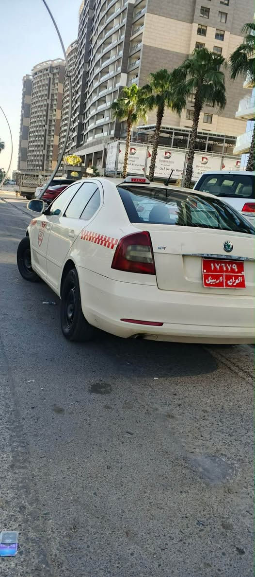 سکۆدە ٢٠١٣ مەکینە ٢٠ ی جیتە 
یەك جاملغی ڕەش
٣ جێ بە بست هەیتی زۆر کەمە 
بێ ژۆرێ بێ ئیرباگ بە شەرت 
تا بڵێی خاوێنە جائیزە 
0750 406 73 82 أربيل, العراق
