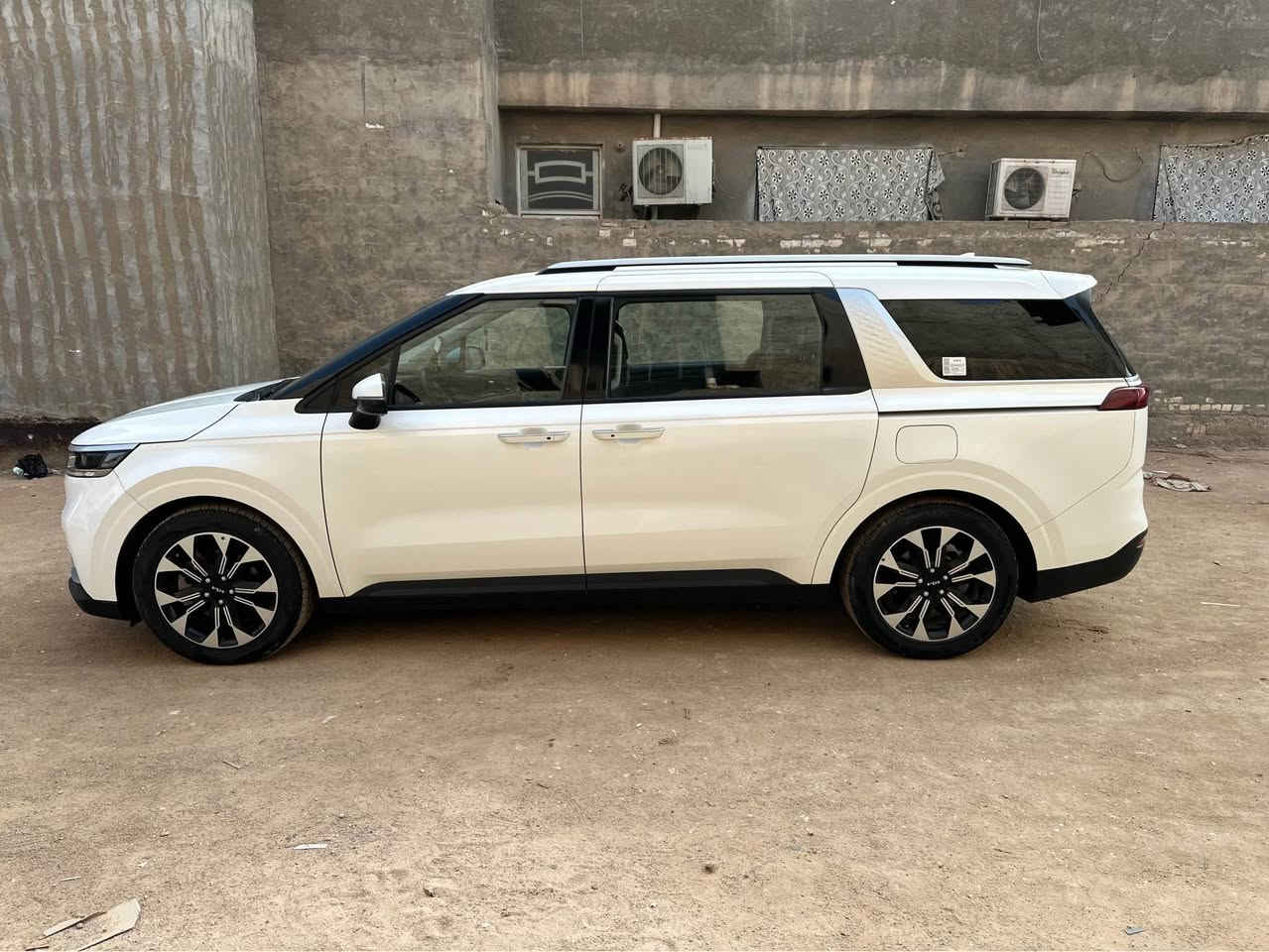 السلام عليكم 
بيع فقط بدون مراوس
كرنفال 2022 
رقم بغداد دولي باسمي سنويه لسنة 29
مكينه 3500  
8 راكب
داخل اسود وبيجي
تبريد 3 قطع 
حادثهه جاملغ جهة السايق فقط والباقي كفاله عامه 
كير مكينه حداديه كفاله
ماشيه 54 
بيبان كهرباء 
تدفئة بالكشنات 
اوتو هولد
3 مودات قياده 
سياره جديده 
سعرها 273 وبيها مجال 
مكاني كربلاء طويريج 
*********** كربلاء, العراق
