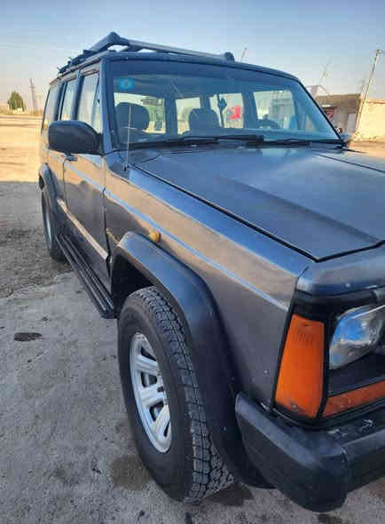 السلام عليكم جيب موديل ٩٠ محرك فيفتي وكير مكفولات سدر قبل سبوعين شاده جديد ورك خلفي ربطتين جدد شادهن طخم تاير قبل شهر شديته السيارة جاهزة العنوان علي الغربي السعر ٣٨ بيها مجال حق الجيه .
*********** اتصل او واتساب واذا مراوس بسيارة زغيره عادي
