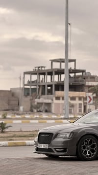 كرايسلر 300s ألون سمنتي المميز  سياره موديل 2018  سياره كلش حلوه ونضيف...