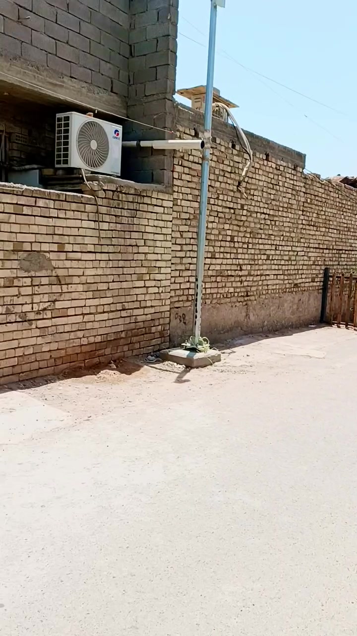 سلام عليكم بيت في الحميديه قرب مدرسه المزايه مساحته 165 متر
غرف ثنين واستقبال  مثل ما موضح الكم بل فيديو وطابق ثاني عل نص  الاستفسار *********** مازنجر. هم متواجد 💬 #بغداد
