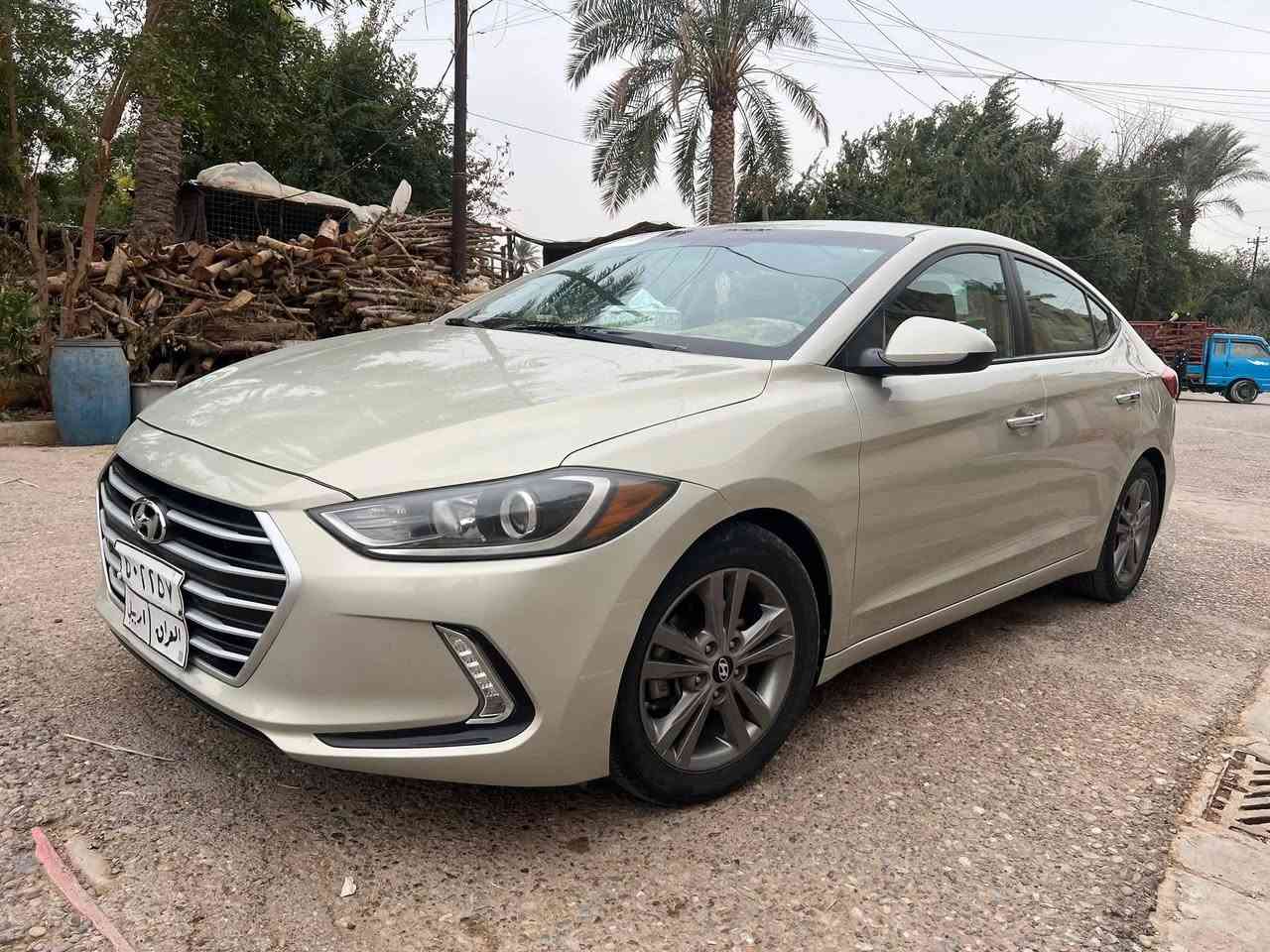 النترا 2017
ماشيه ١١٠

بيها ٣ قطع بدون دواخل 

السعر 105
***********
