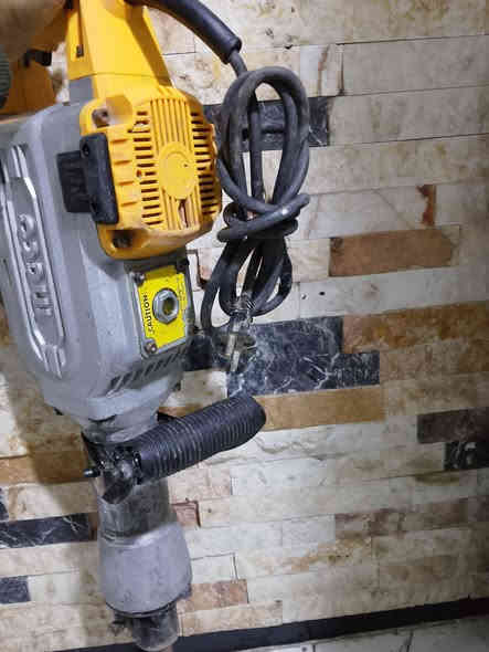 السلام عليكم. ( الاسعار والتفاصيل مذكوره داخل الصور)
عدد كهربائيه كلهن صناعي درجه أولى 
شرط قويات وكل خلل مابي 
وشرط تفحص قبل الإستلام 
يوجد توصيل لكفافه محافظات العراق وبغداد 5 آلاف 
*********** يوجد واتساب
