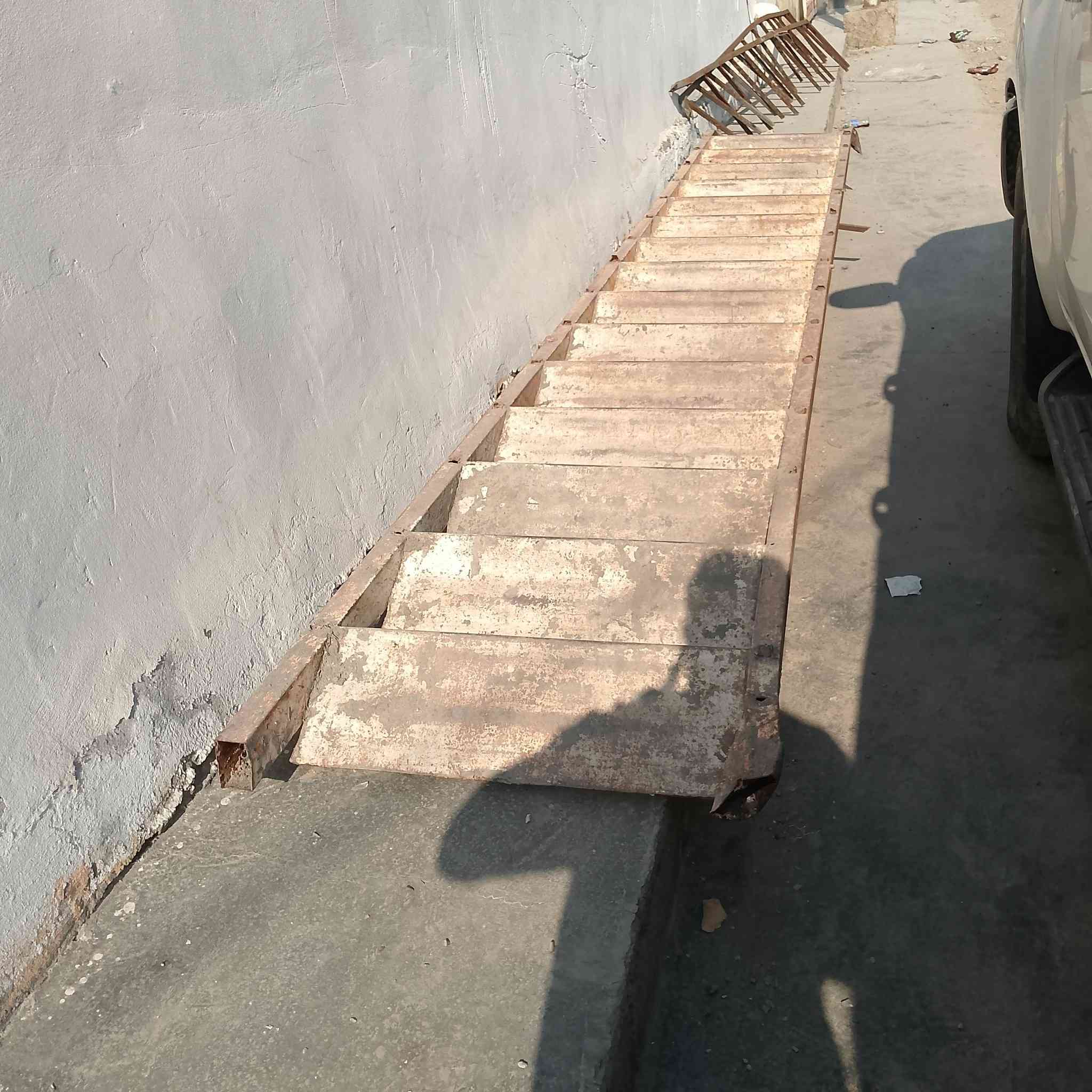 درج للبيع طول 4ونص متر
سعر 125مكاني التحرير 
***********
