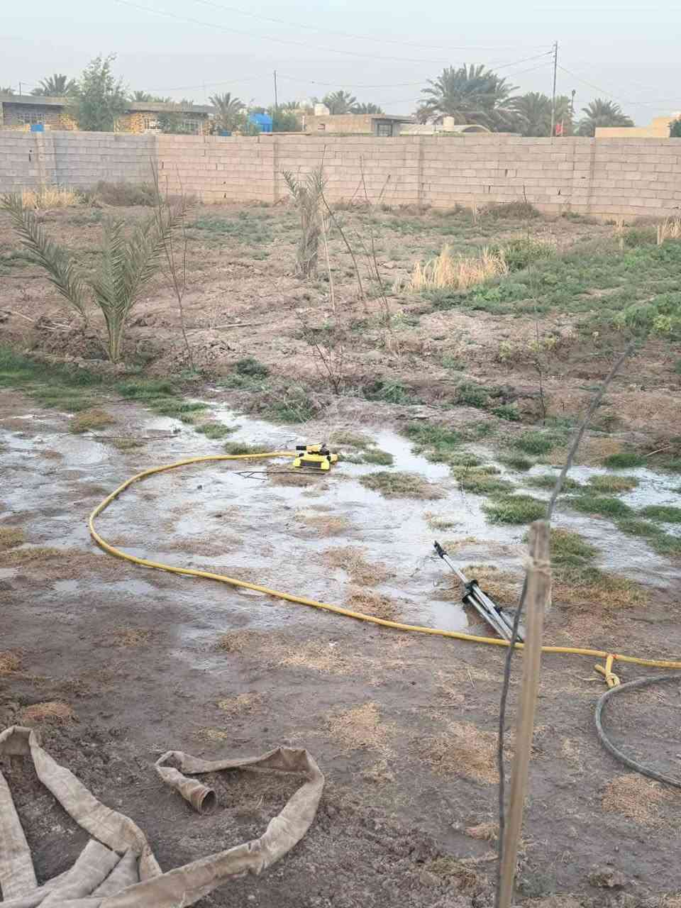 مزرعه للبيع.
منطقه الداحره . 
مع دار مربع 100م طابق واحد. 
مع الاثاث. جهه السده وعن شارع السده 500م 
شارع 15م 
للاستفسار ***********
