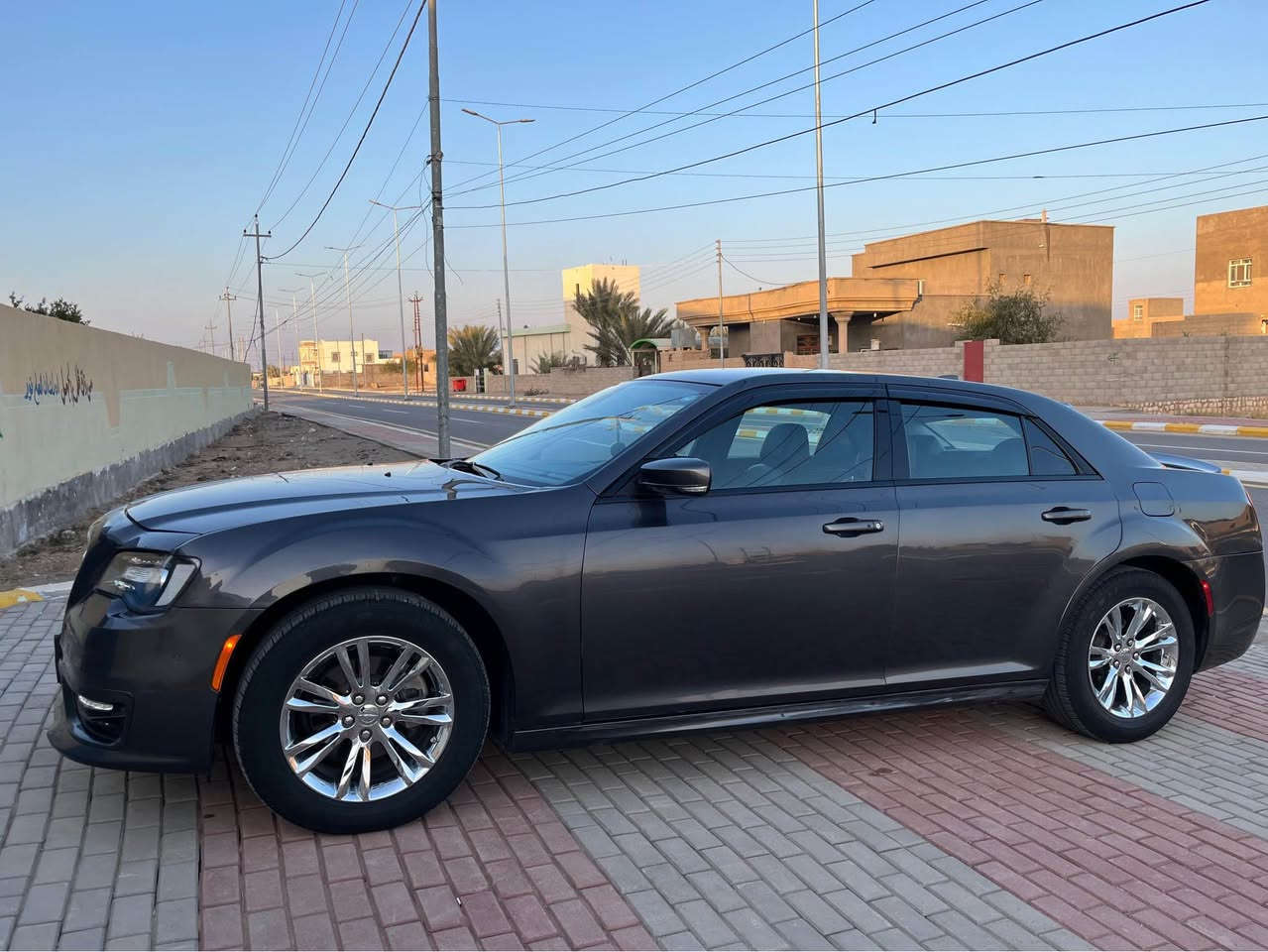 السلام عليكم 
للبيع فقط !!! 💵💵💵
أوباما كلايسلر 
موديل 2022 (أصل) 
( حساسات امامي خلفي 
رادار بلادي 
اشاير بلمري 
فول عدا البنوراما )
رقم اربيل بأسمي شرط التحويل 
مكينة كير حدادية كلة ع وظع الشركة شررط 
السيارة استخدام شخصي 
كاملة مكملة مابيه اي نقص 
 ع وضع الشركة 
تخم تاير جديد 
ويل مكسيكي كروم شررط اصلي 
السياره احله من الصور بهواي 
حادثها الامريكي فقط 
صور الحادث مرفقة بالمنشور 

السعر … (225.000$)💵💵

مكان السيارة الانبار )
للأستفسار :- *********** Colombo, Sri Lanka
