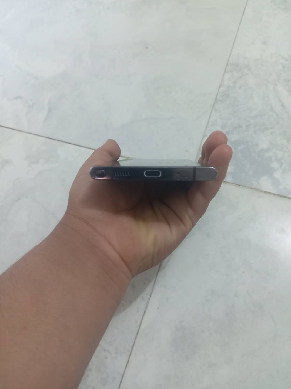 للبيع جهاز نوت 20الترا ذاكرة 256 عشوائية 8 جهاز مداخل صيانة ابد ولا بي أي كسر سعرة 450 وبي مجال مكاني بغداد رقمي ***********
