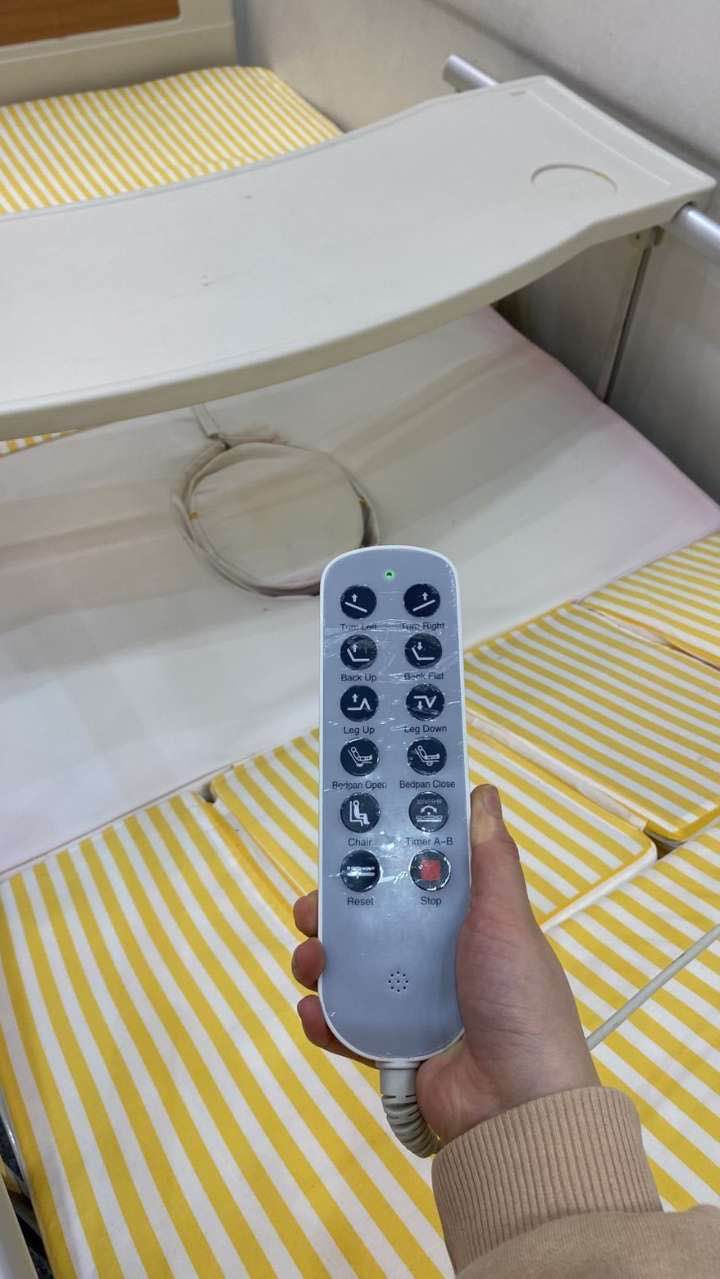 قەرەوێڵەی پزیشکی/قەرەوێڵەی نەخۆشخانە – لە دۆخێکی زۆر باشدایە
جێگایەکی پزیشکی کوالیتی بەرز، بۆ ئاسوودەیی و سەلامەتی و ئاسانی بەکارهێنان دیزاین کراوە. گونجاوە بۆ بەکارهێنانی ماڵەوە، ماوەی چاکبوونەوە، یان چاودێری پزیشکی. جێگاکە خۆڕاگرە و لە ماددەی بەهێز دروستکراوە کە بەکارهێنانی درێژخایەن مسۆگەر دەکات.
✔ دەستکاریکراو بۆ بەرزکردنەوەی سەر و قاچ
✔ دیزاینی ارگونومیک و کرداری
✔ ئاسانە بۆ بەکارهێنان و خاوێنکردنەوە
✔ گونجاوە بۆ نەخۆش و بەساڵاچووان یان پاش نەشتەرگەری 
ژمارە ***********
ژمارە 7504166266

نرخی بنەڕەتی 👉 920,000 هەزار کیرۆ – ئێستا بە نرخێکی داشکێنراو بەردەستە.
تەنها بۆ کەسانی جددی. نرخێکی زۆر باشە بۆ کوالێتی.

‎سرير طبي / سرير مستشفى قابل للتعديل – بحالة ممتازة
‎سرير طبي عالي الجودة، مصمم لتوفير الراحة والأمان وسهولة الاستخدام. مناسب للاستخدام المنزلي، فترات التعافي، أو الرعاية الطبية. السرير متين ومصنوع من مواد قوية تضمن استخدامًا طويل الأمد.
‎✔ قابل للتعديل لرفع الرأس والقدمين
‎✔ تصميم مريح وعملي
‎✔ سهل الاستخدام والتنظيف
‎✔ مناسب للمرضى، كبار السن، أو بعد العمليات 
رقم ***********
رقم .٧٥٠٤١٦٦٢٦٦

السعر الأصلي 👉 ٩٢٠٬٠٠٠ دينار عراقي– متوفر الآن بسعر مخفّض.
للجادين فقط. قيمة ممتازة مقابل الجودة. أربيل, العراق
