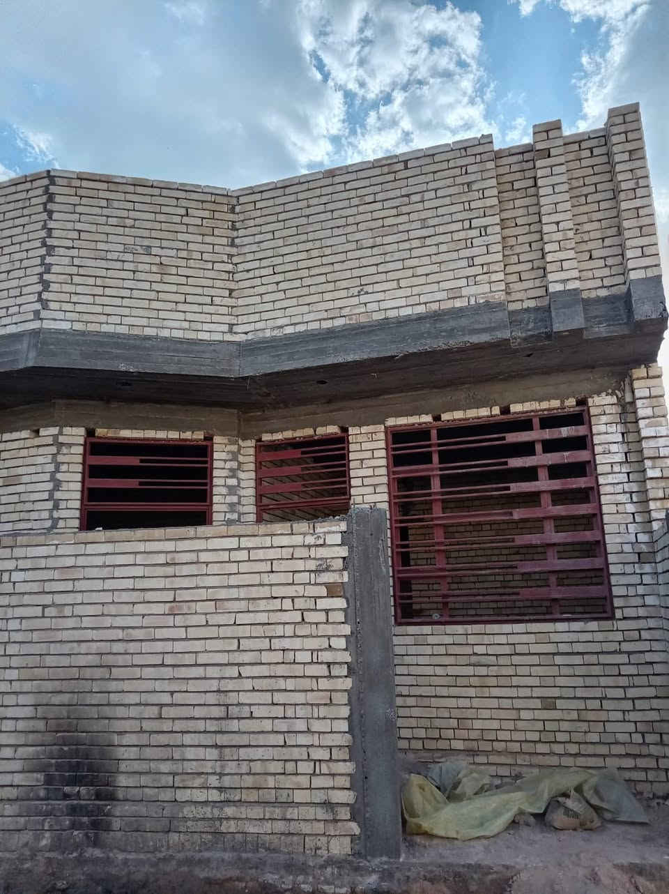 🏡 مشتمل للبيع – طابو زراعي (سند ٢٥)

📍 الموقع: شارع الدوب
قرب فريد الفيتر

📐 المساحة: ١١٤ م²

🧱 مواصفات البناء:
• بناء من الطابوق ومسلح
• قيد الإنشاء

تفاصيل المشتمل:
• غرفة نوم 🛏️
• صالة
• استقبال
• مطبخ
• مجمع صحيات 🚿

📞 للاستفسار: ***********
🏢 مكتب عقار أهالي المسيب
حي المعلمين الثالثة – قرب جامع محمد الجواد

💬 السعر: على الخاص
