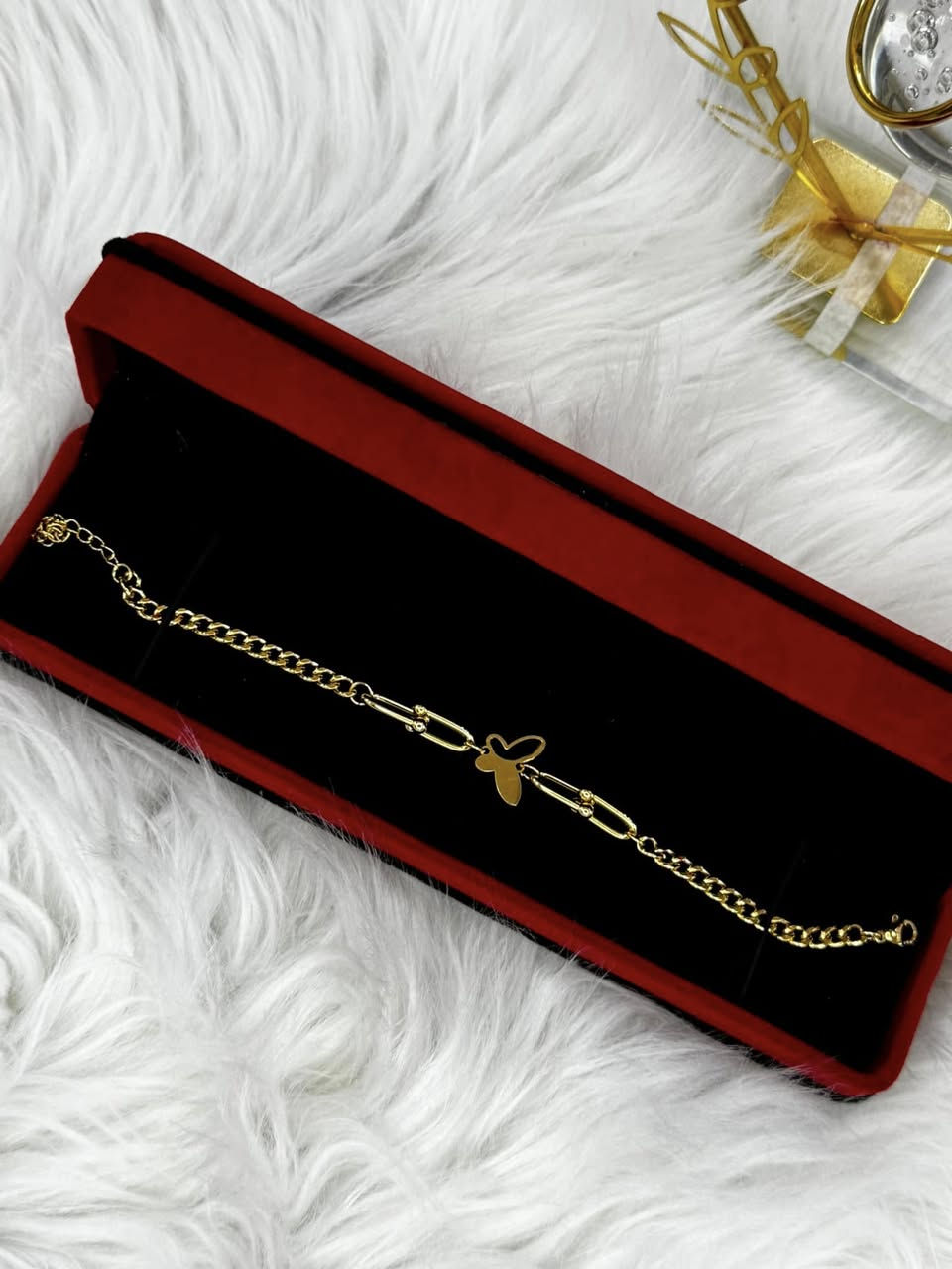 “نختار لكِ كل ما يليق بذوقك الراقي ✨
إكسسوارات فخمة تضيف لمسة تميز لكل إطلالة 💍

سوار + خاتم تون + محبس ستانلس ستيل✨

متوفر توصيل لكل محافظات العراق🚚


**إذا كنت صاحب هذا الإعلان وتريد حذفه لأي سبب، رجاءا أرسل رسالة إلى الدعم الفني**