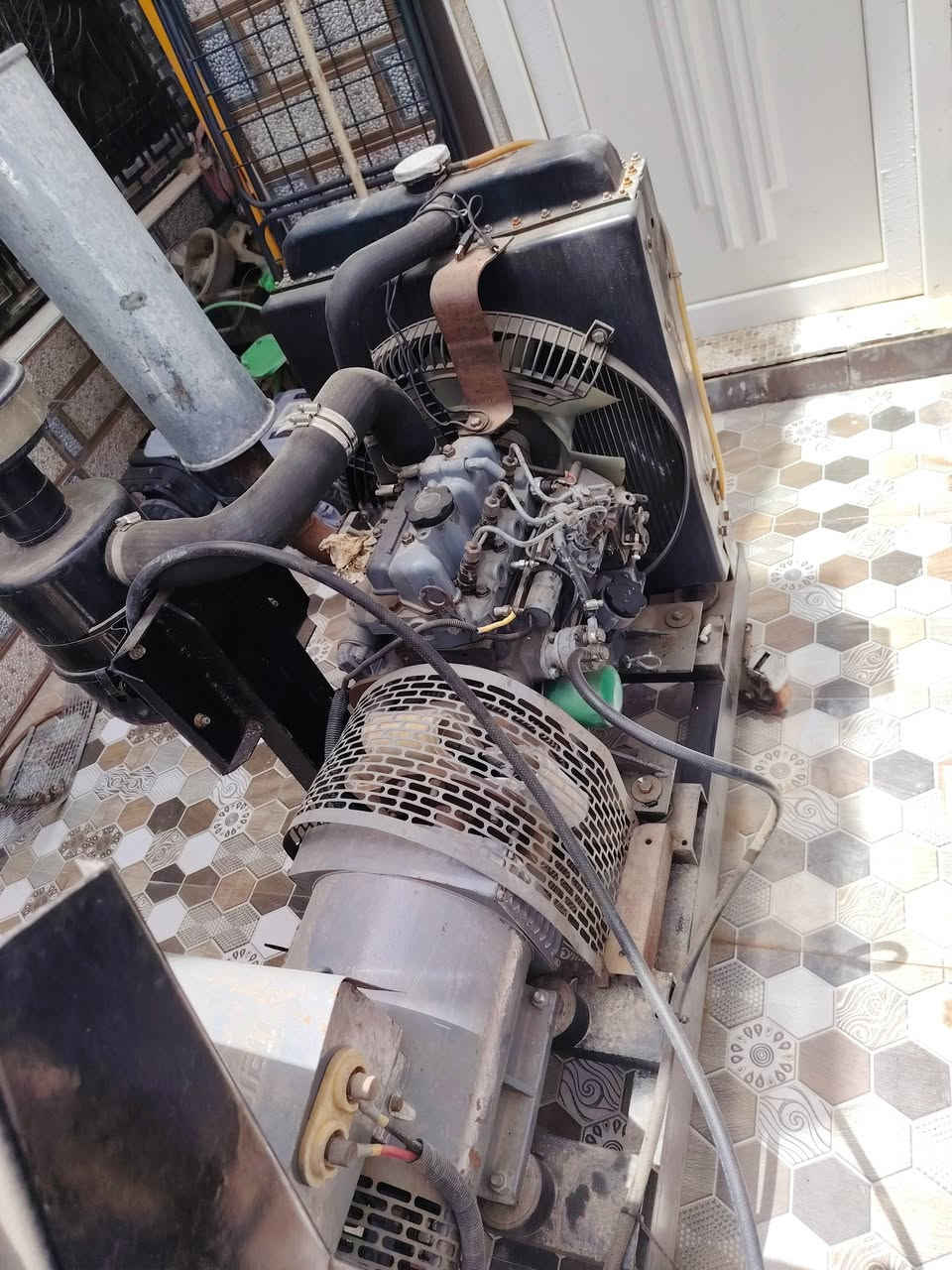مولدتين للبيع جديدات  الاولئ بيركنز انكليزي 8kva  والثانية دويز إيطالي 12.5kva محرك ملف شرط جديد مامشتغلات للمعلومات اتصل على ***********
