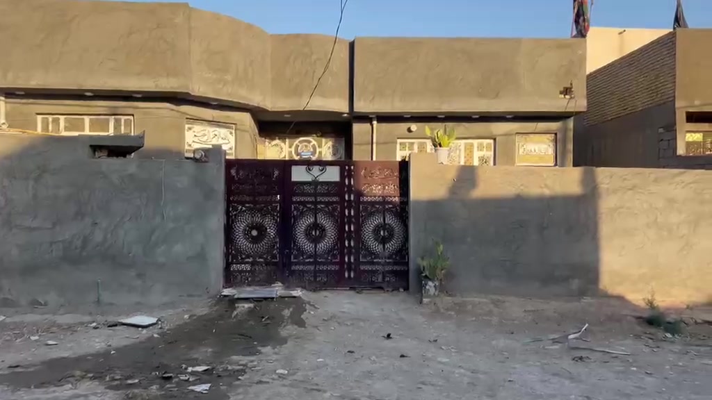 بيت للبيع المتنبي شارع ستاد طلال المساحه ٣٠٠ الاستفسار الاتصال على الرقم الموجود ***********
