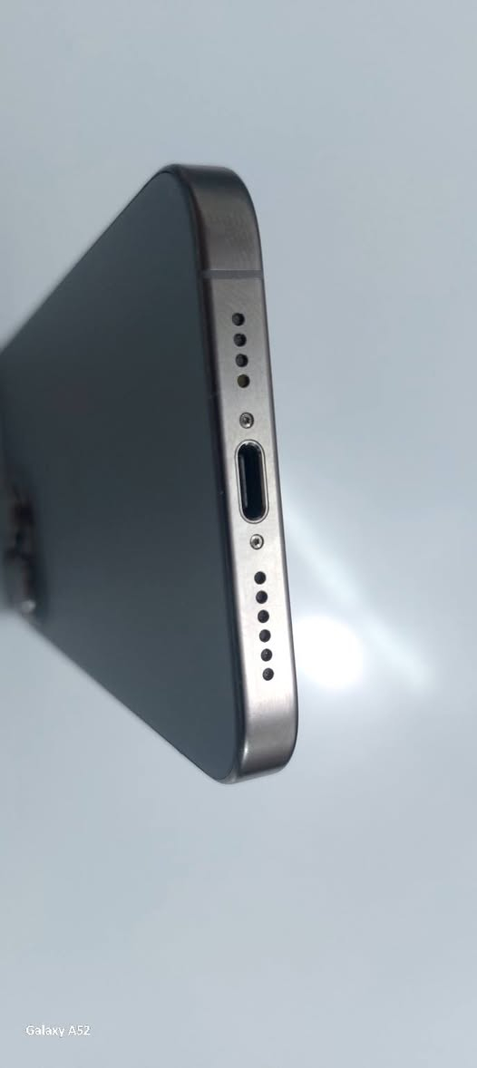 يااااارب

Apple iPhone 15 Pro Max

النضافة فول كما موضح في الصور مبدل

 شاشة فقط . تابع التفاصيل بالكامل 

معلومات عن الجهاز من شركة Apple
------------------------------
رمز الطراز MU793AA/A يخص هاتف Apple iPhone 15 Pro Max باللون التيتانيوم الطبيعي وسعة 256 جيجابايت.تم تصنيع وتوزيع هذا الإصدار (AA/A) بشكل أساسي ليطابق مواصفات وأسواق الإمارات العربية المتحدة ودول الشرق الأوسط، ويدعم تقنيات الاتصال بشبكات الجيل الخامس 5G وشريحتي اتصال (Nano-SIM وeSIM).

( مستبدل شاشة )

الضرر فقط كامره العدسة الواسعة بيها عدم وضوح في وسط عمق الصورة  مع عدم امكانية تصوير المايكرو القريب جدا لتصوير الكائن الصغير .

 باقي كامرات تصوير طبيعي كلشي مابيهن ومن خلال المراسلة على الواتساب اعرض لك تصوير الكامرات عينك ميزانك .

اما اذا صار الجهاز بيدك تفحص كدامك او عند ابو محل او حسب خبرتك بالايفون .

السعر750 الف وبي مجال شي بسيط حك جيتك .

مكاني الفلوجة النساف جامع القران الكريم .

 الموقع البديل الفلوجة شارع الاطباء . اذا تحب نتواجه وحسب مجالي .
---------------------------------------------------------------------

 راسلني واتساب على الرقم هذا 

***********
