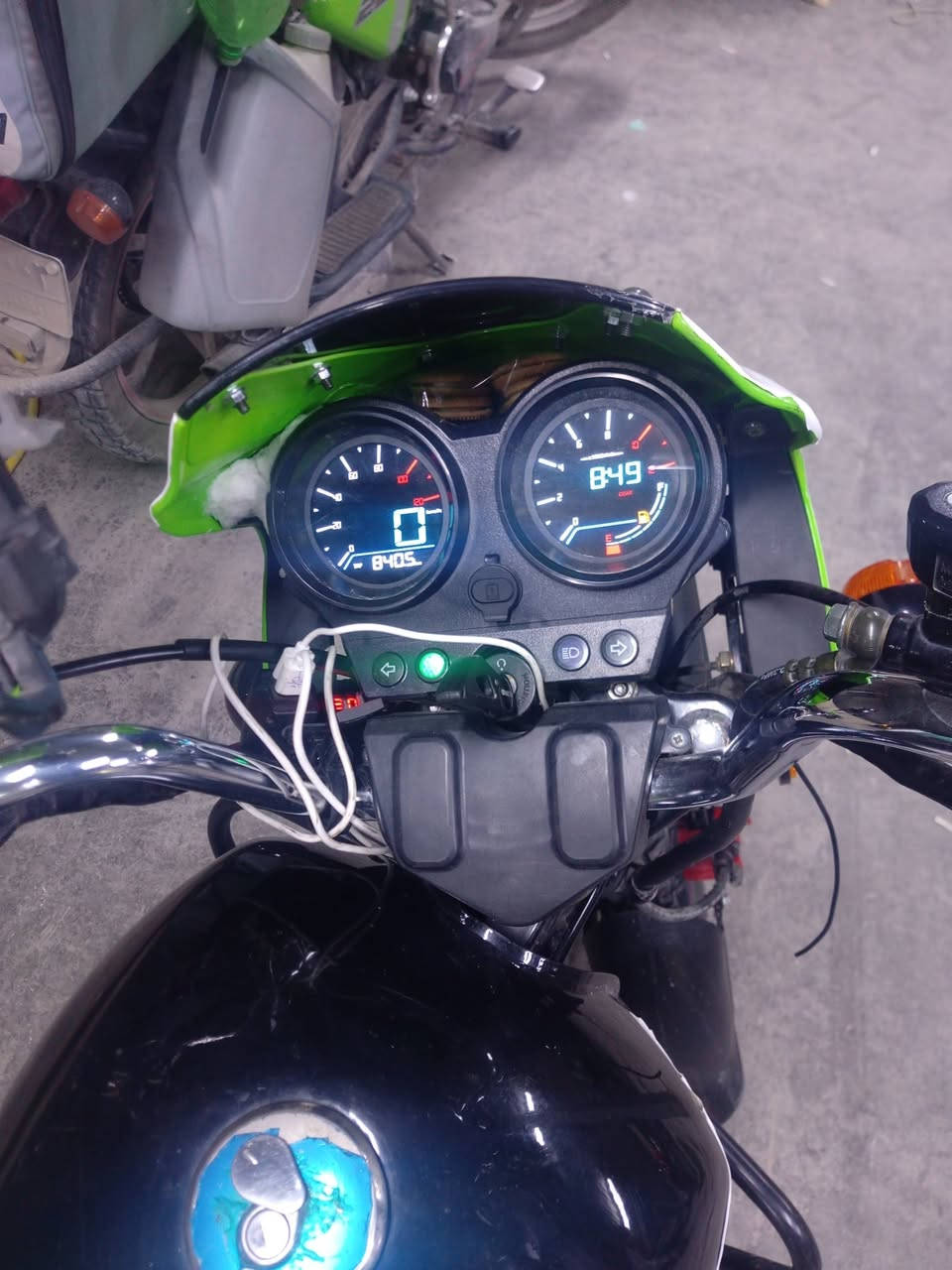 سلام عليكم دايوان 25مرقمه ربيل بسمي تحول شوكت ما يعجبك دراجه كامله مكمله السعر مليونين 400وبيها مجال بسيط المكان بغداد السيديه ***********
