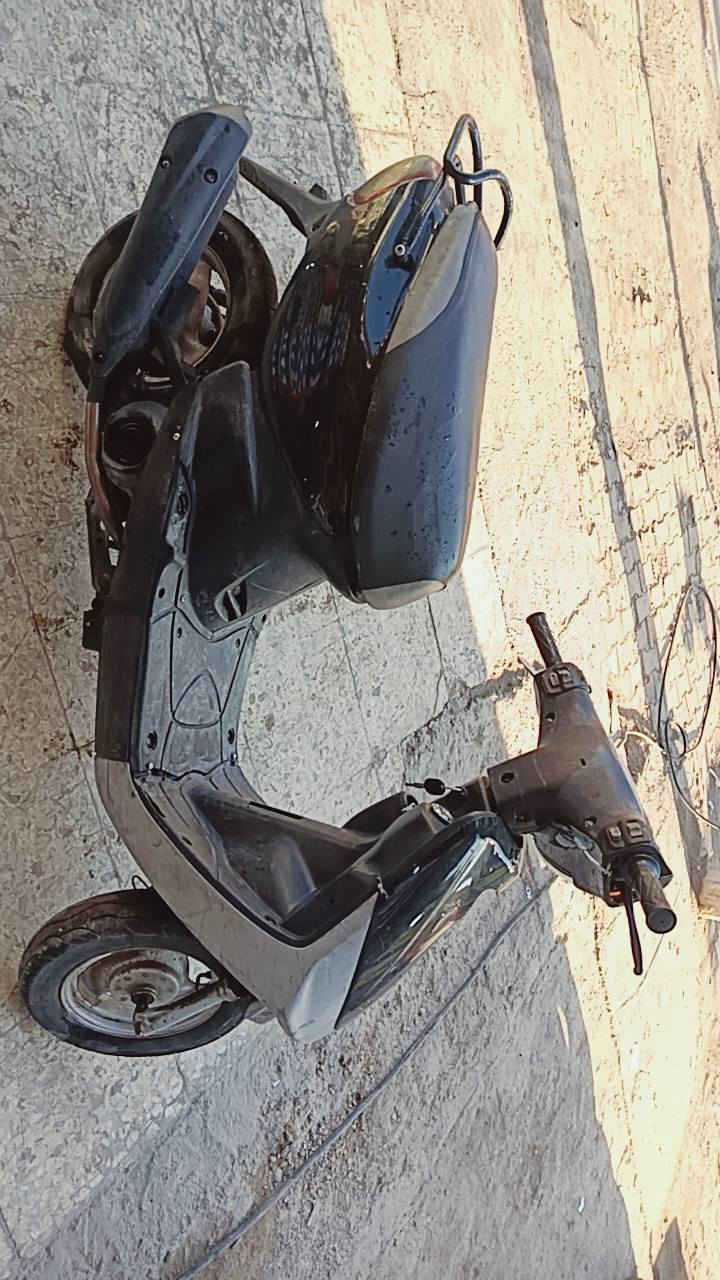 السلام عليكم إعادة نشر دراجة قجمة للبيع محرك بلادي السعر 300قفل العنوان بغداد ساحة عدن ***********
