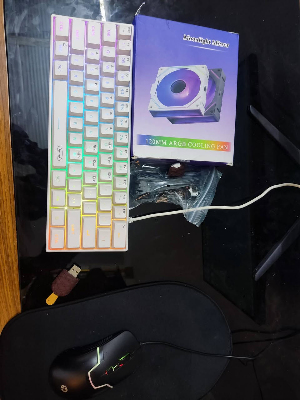 موصفات معالج جيل الرابع 4570 core i5
كرت شاشة داخلي

رامات 8

قرص صلب 500 كيكة + 128 SSD كيكة منصب علي الويندوز يعني السرعة صاروخ 

يجي وياها كيبورد RGB وماوس ارجيبي همين + فلاشة 128 كيكة + مروحة جديدة غير مفتوحة منل باكيت 
السعر 110 وبها مجال لطيبين 
رقمي واتساب ***********
عواني بغداد منطقت الشعلة
