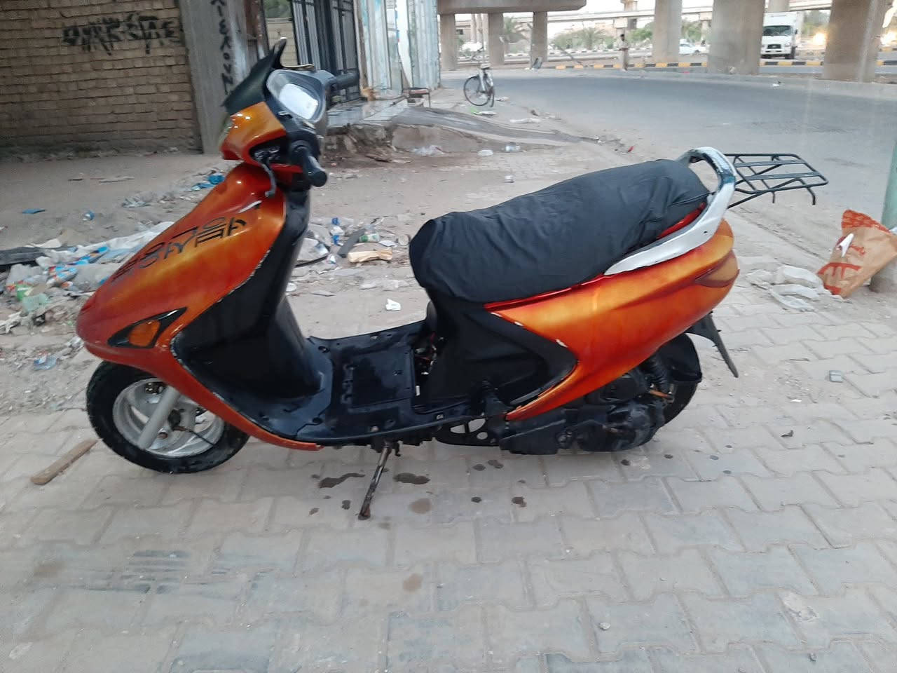 فراشه للبيع. مكينه نظيفه جدا  سلف كهربائيات شغاله لايت اشاير الكفر لونه شويه رايح من الشمس تايرات جدد السعر 275 الف وبيها مجال مكاني حي المهندسين  ‎*********** متواجد عالفيس واتصال
