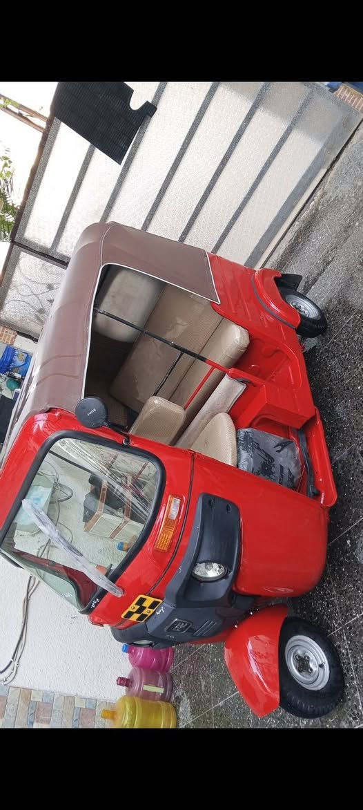 سلام عليكم مرخصت مدير الكروب تكتك 17 للبيع معمره تعمير يخبل كهربائياته كله شغاله اوراق ب 3100 وبيه مجال مكاني بغداد البياع شرطه الخامسه رقمي ***********
