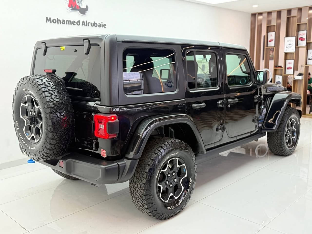 جيب رانكلر 4Xe 2023 روبيكون هايبرد  وارد امريكي 
 السياره  Jeep Wrangler 4xe 2023 2.0L 4 plug-in

حجم المكينه : 2000 تيربو + هايبرد + بلكن شحن خارجي

القدرة الحصانية 375 حالة حال الهيمي 

الشحن يمشيك 30 ميل

المسافه المقطوعه : 17 الف ميل     

الحادث مرفق بسيط 
                      

#المواصفات 

1.قماره تتفصخ اصير كشف
2.بصمه  تشغيل وابواب 
3.لوكير
4.كشافات 
6.شحن خارجي
7.بكلايت لد 
8 . شاشه
9.سستم صوت دمام خلفي + امامي 
10.لايتات زنون هايلوجين
11.كشنات جلد اسود بلادي 
12.سقق اسود بلادي 
13. تحكم استرين
14. ويل حجم 19
15. كامره خلفيه 
16.تدفى كشنات 
17 .تدفى استيرن

 السعر: 29.500$ ومجال

مكان السياره اربيل وبغداد 
 
للتواصل

***********
***********
