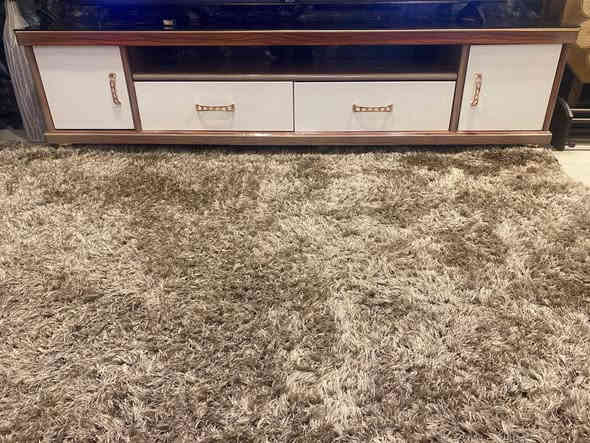 بيع ميز طعام مكون من ٤ كراسي نضيف جدا وميز بلازمة ايضا نضيف جدا للاستفسار المراسله على الخاص او الرقم ***********
