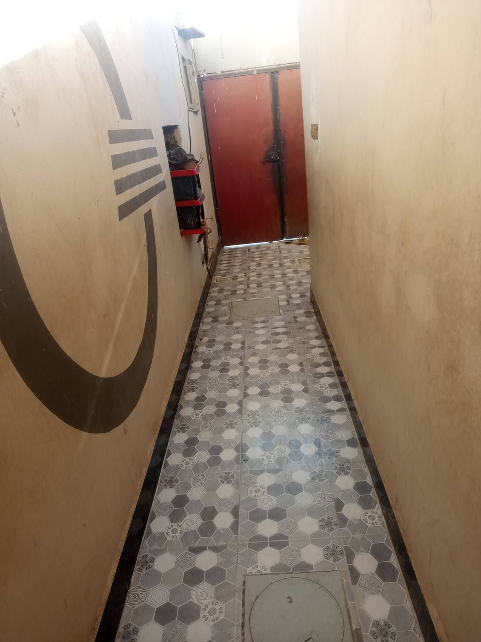 بيت طابق ونص ١٠٠ متر شارع جامعة الكفيل مطلوب لمصرف لاسكان تسديد ٢٣٠ مطلوب ٣٦ البيت فول ابناء جناي للاستفسار الاتصال بالرقم ***********
